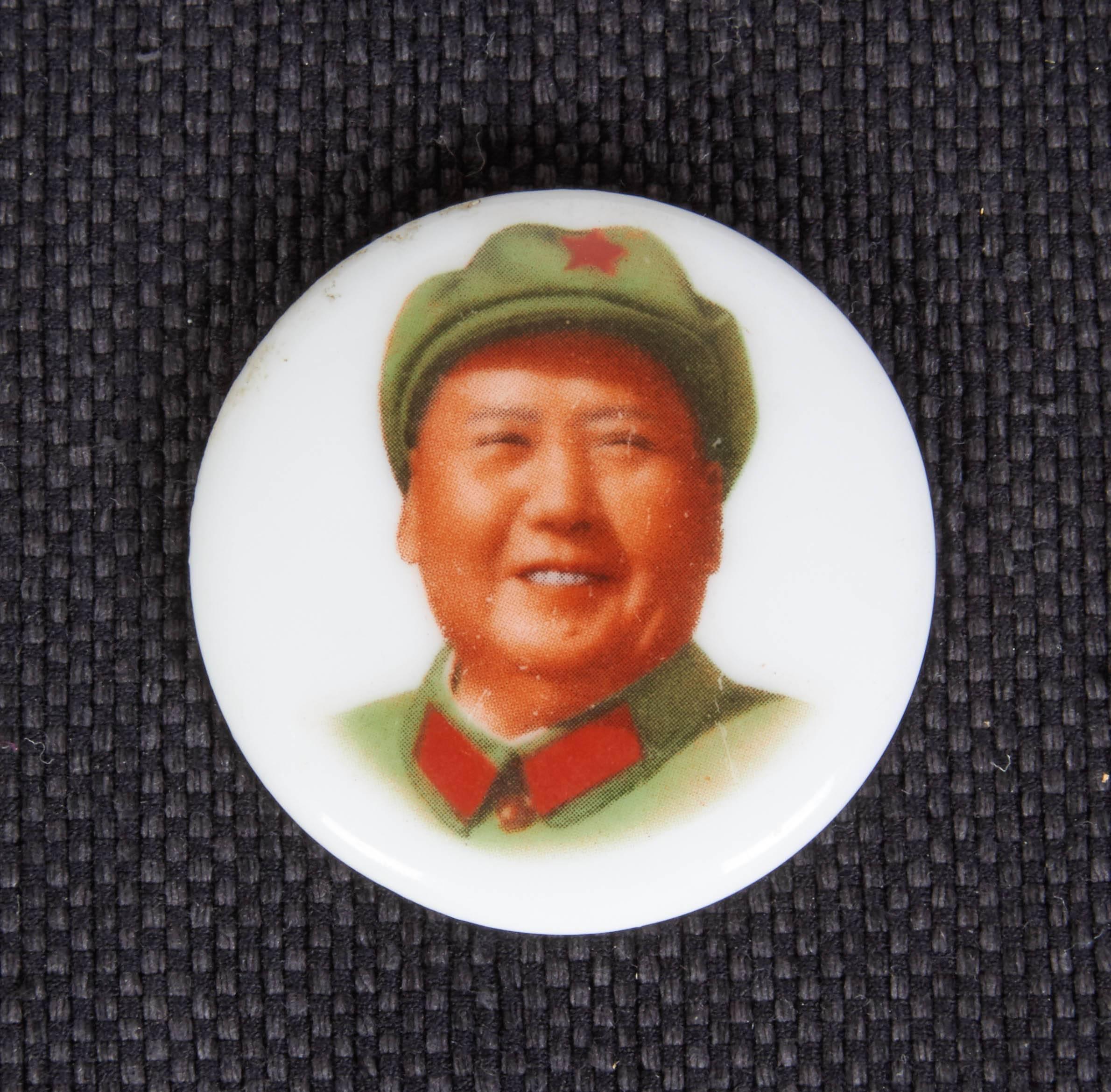 Cultural Revolution Porcelain Mao Pins In Excellent Condition For Sale In New York, NY
