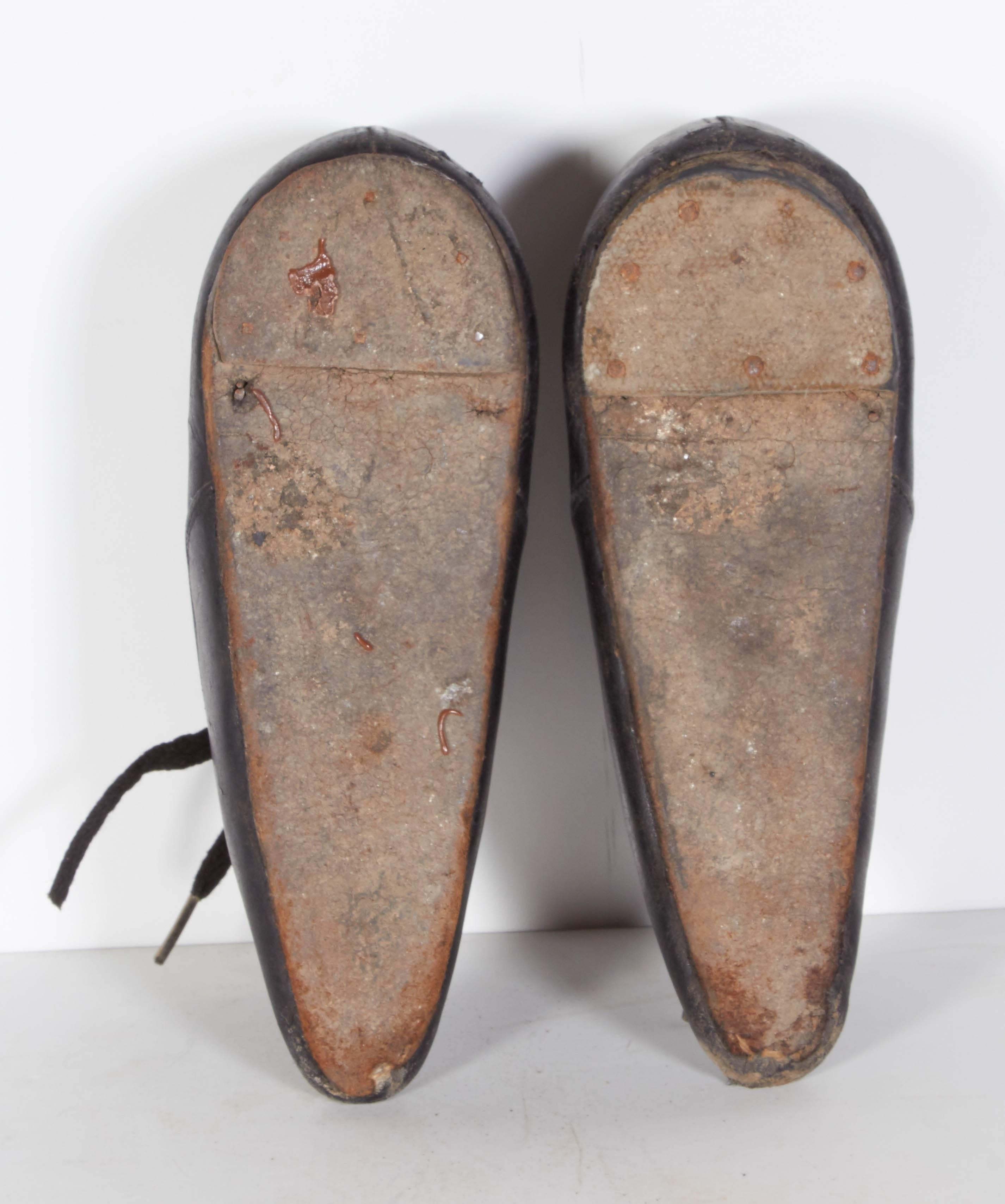 Tiny 19th Century Chinese Women's Leather Shoes For Sale 1