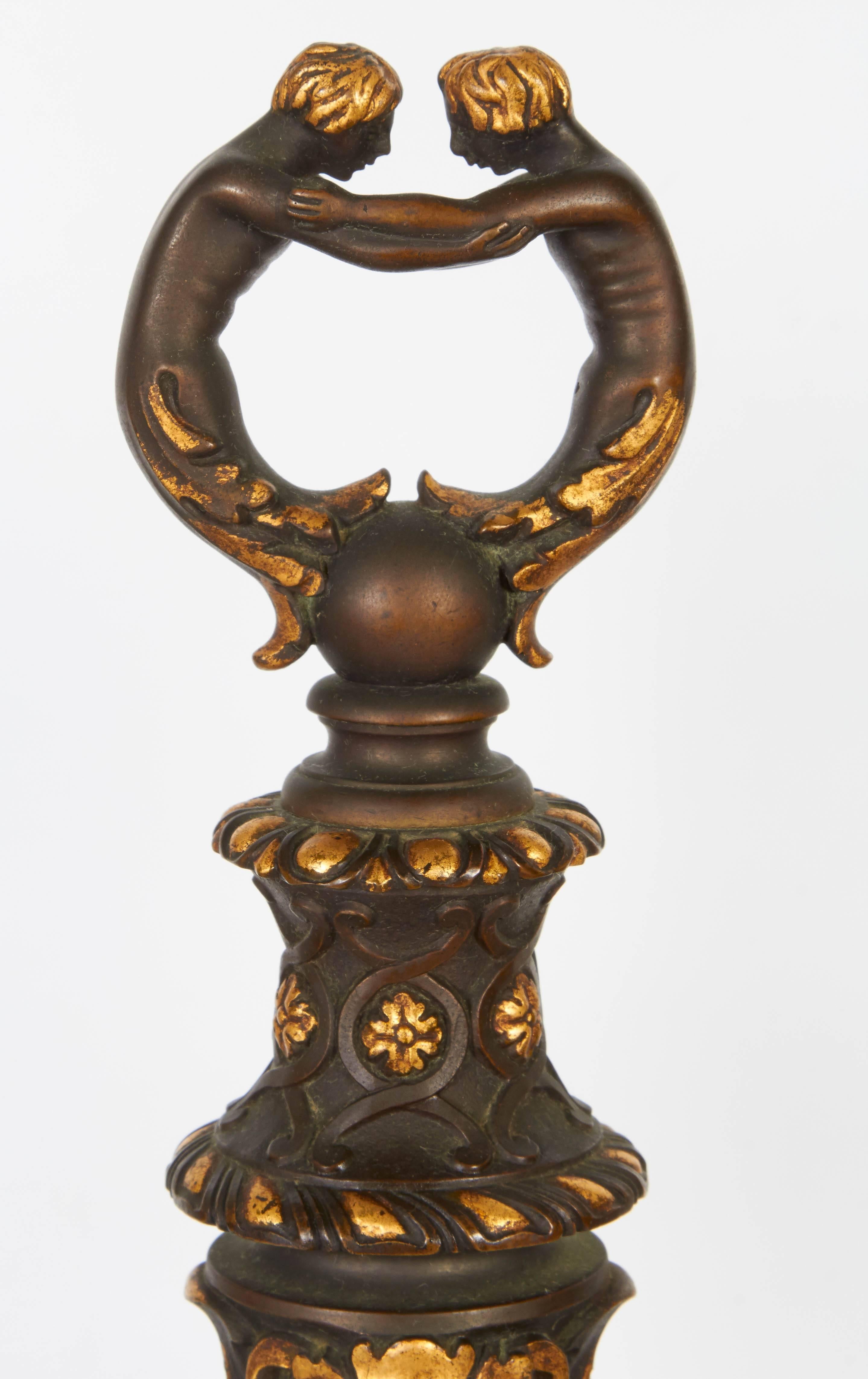 Paar amerikanische teilweise vergoldete Kandelaber/Lampen aus Bronze, E.F.Caldwell zugeschrieben im Angebot 3