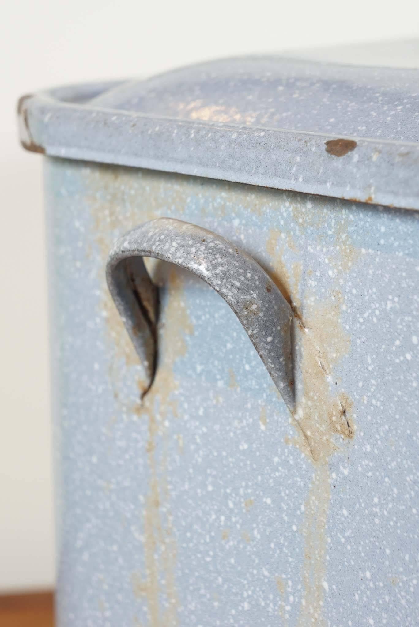 English Metal Bread Bin In Good Condition In Sheffield, MA