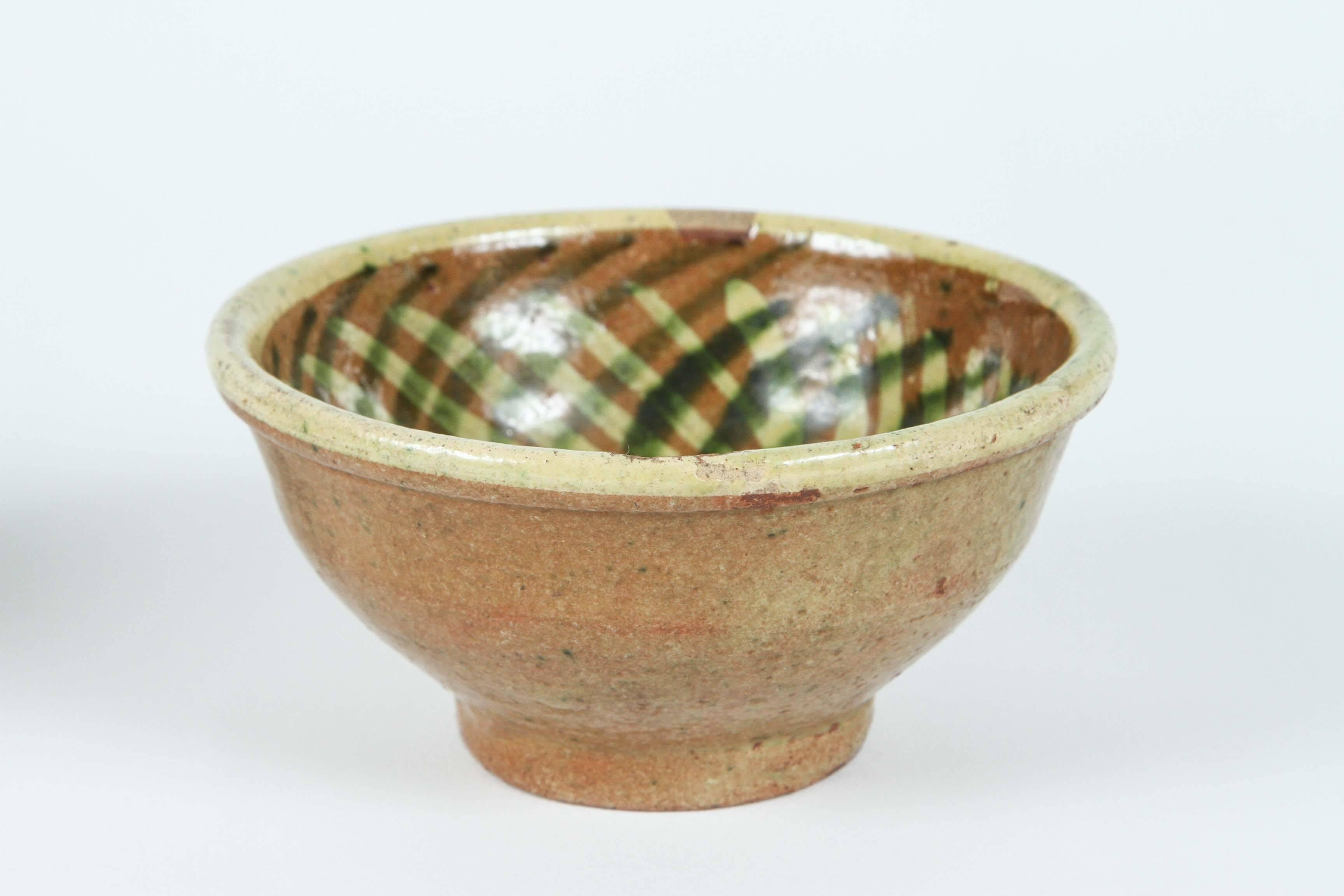 Pair of Central American Pottery Bowls, Mid-19th Century For Sale 1