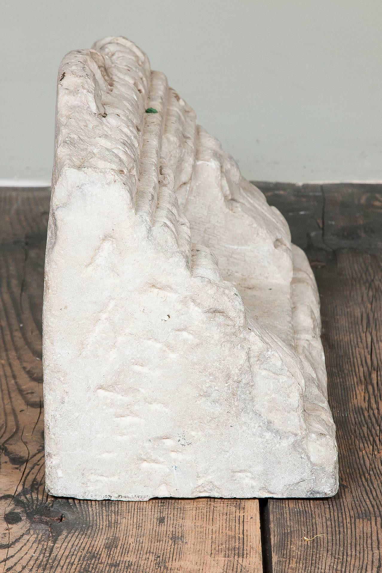 Pierre Fragment de corniche romaine en pierre, vers 200 avant J.-C. en vente