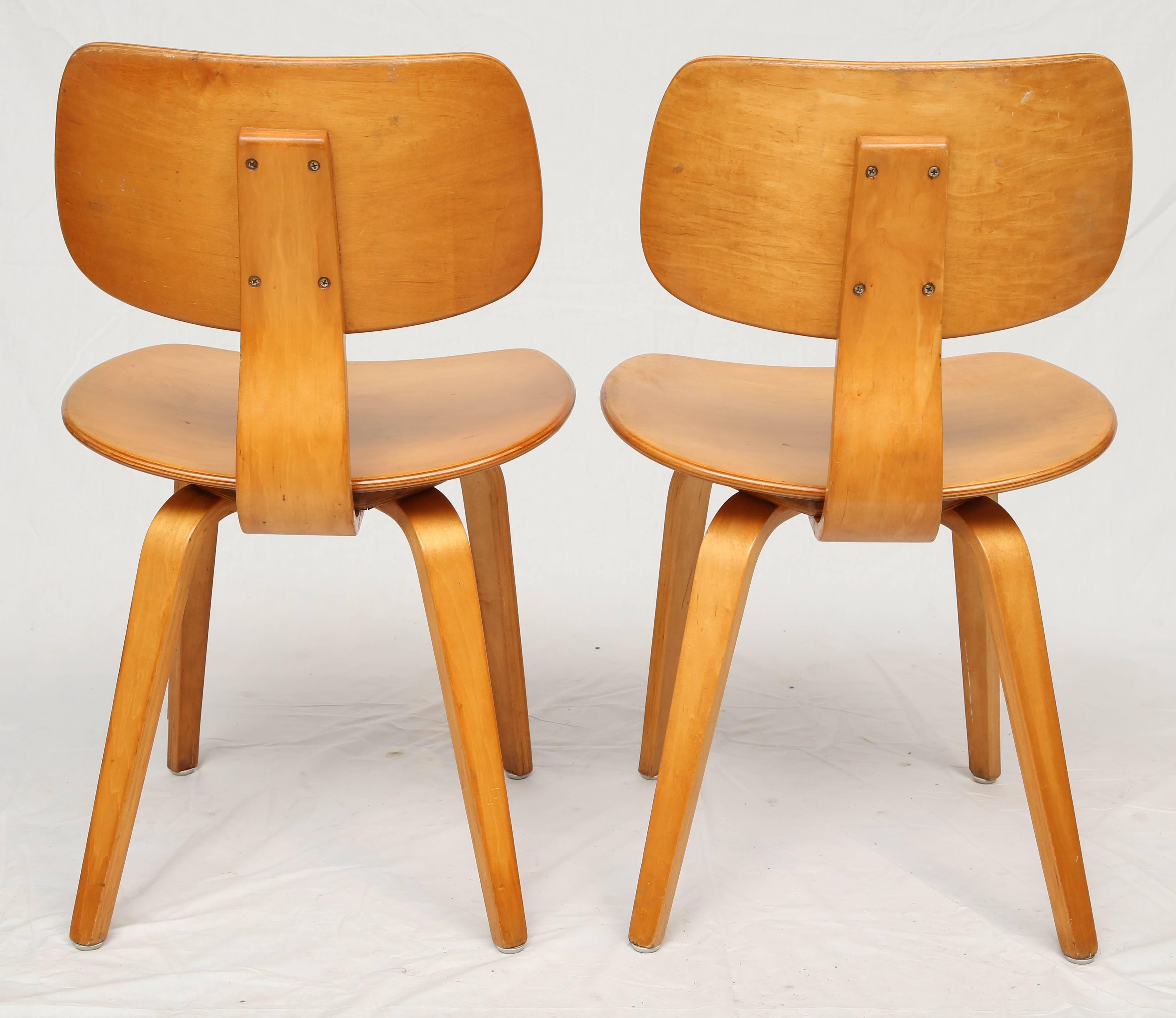 Pair of Vintage Bentwood Sidechairs by Michael Thonet In Excellent Condition In West Palm Beach, FL