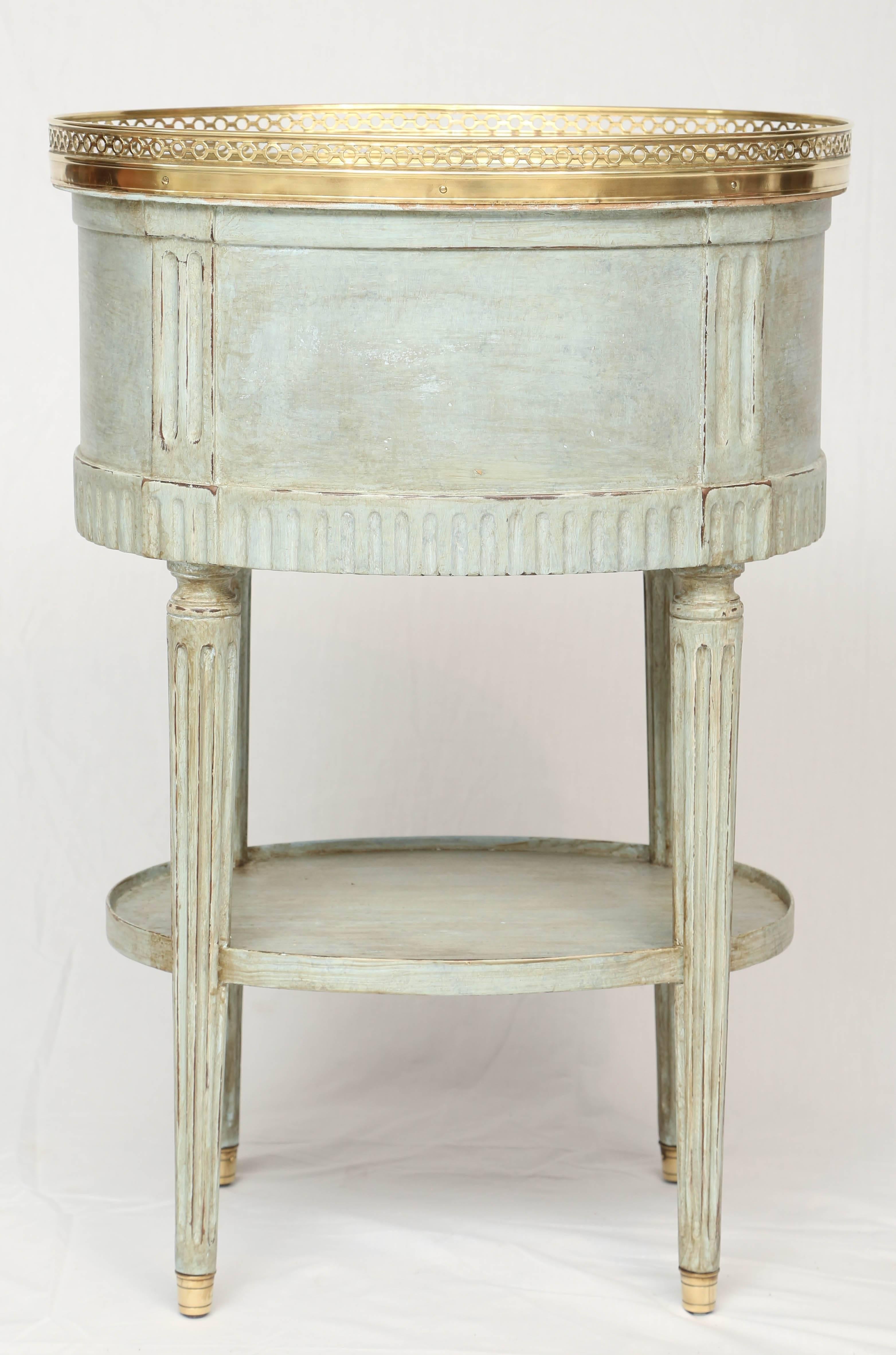 Oval French Commode with Mirrored Top In Excellent Condition For Sale In West Palm Beach, FL
