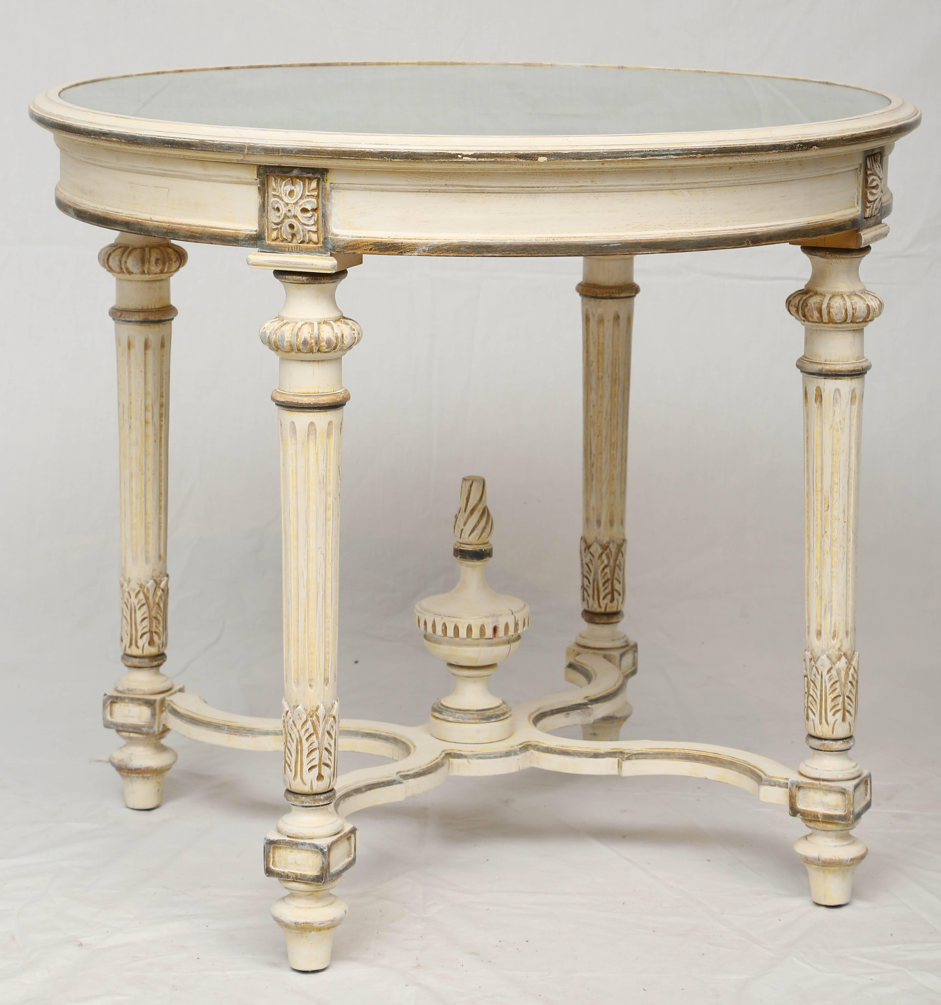 Painted Italian End Table with Mirrored Top In Excellent Condition In West Palm Beach, FL