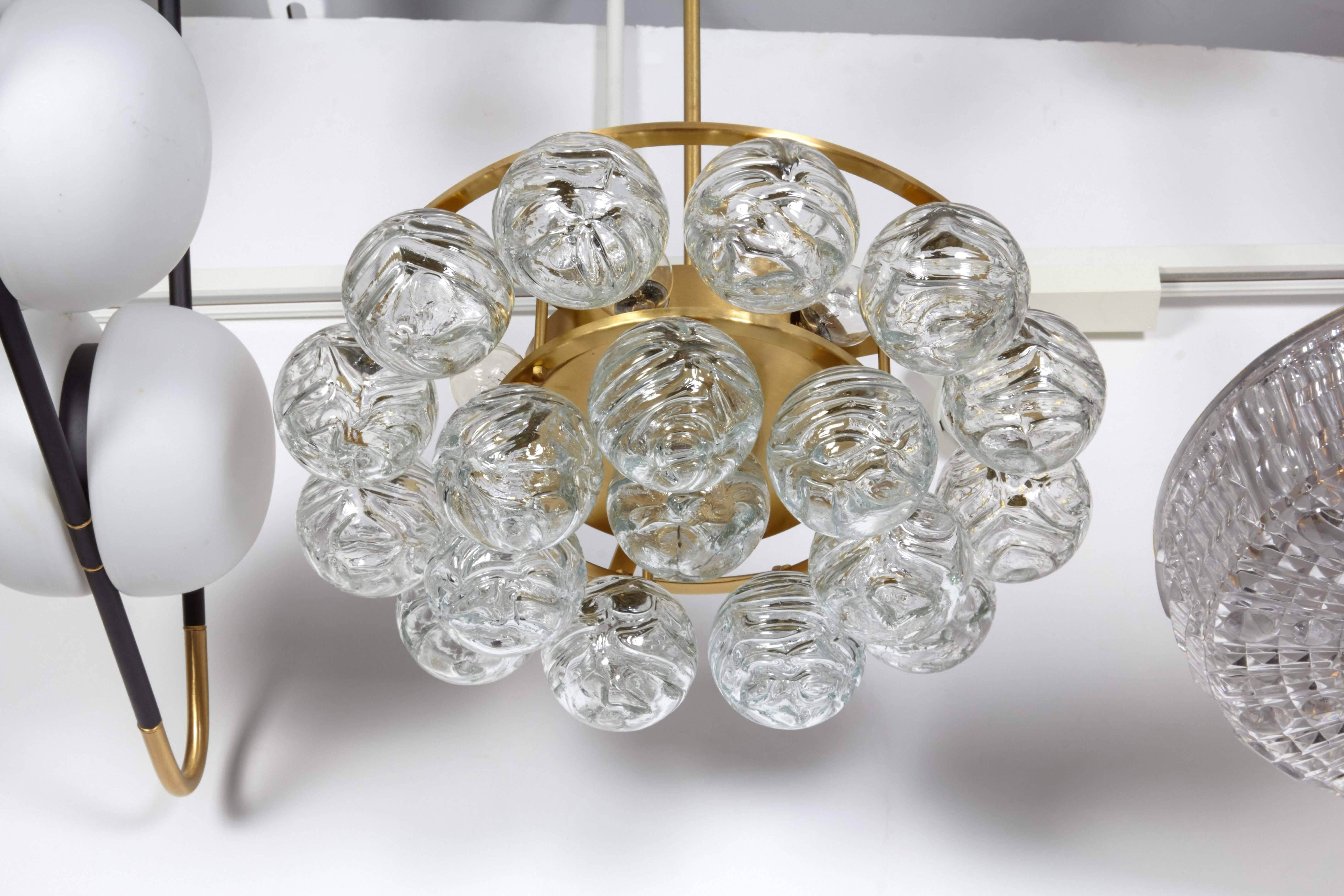 Doria Glass Sphere Pendant Chandelier In Excellent Condition In New York, NY