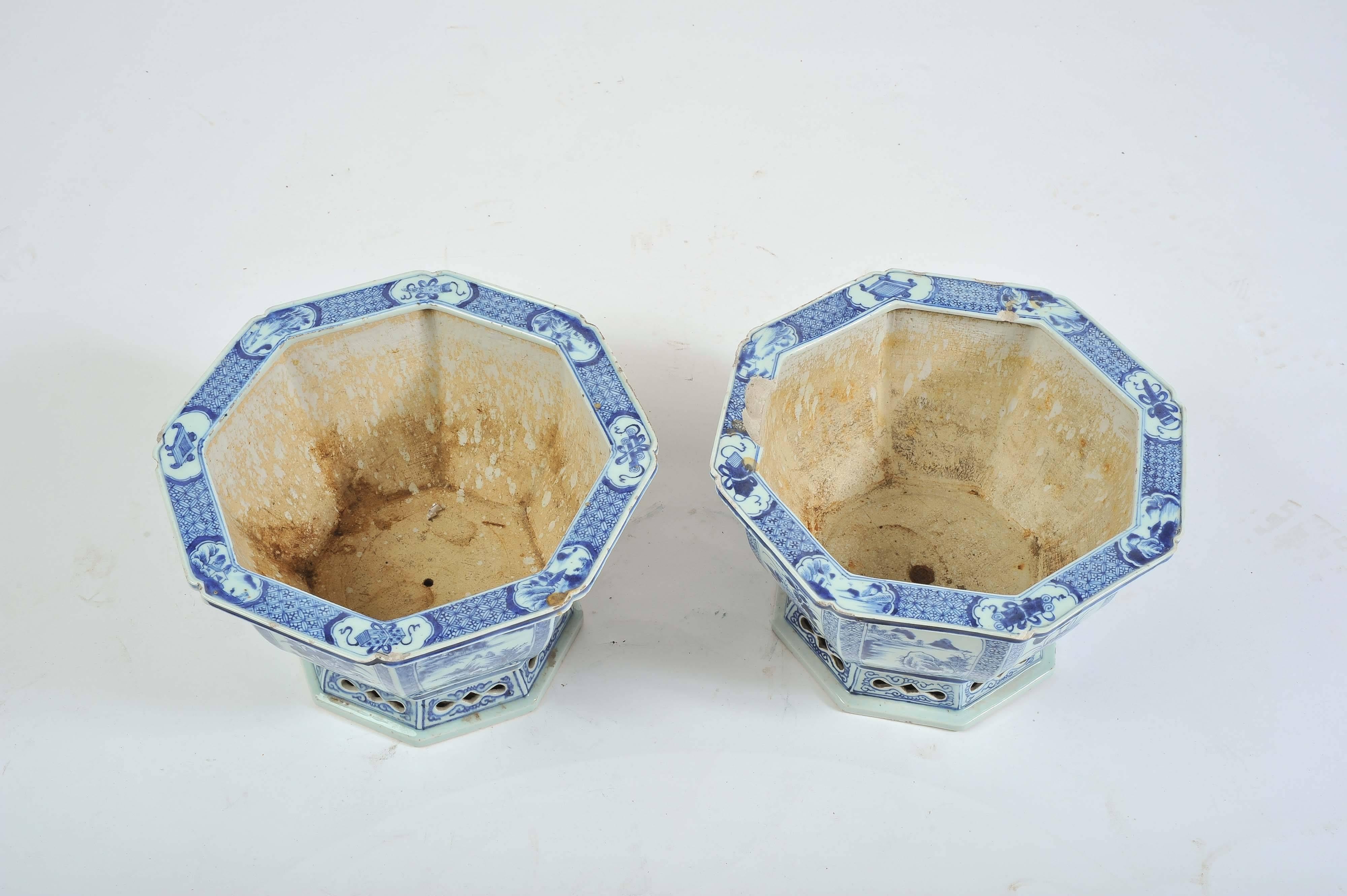 Hand-Painted Pair of Chinese Blue and White Jardiniere, 19th Century