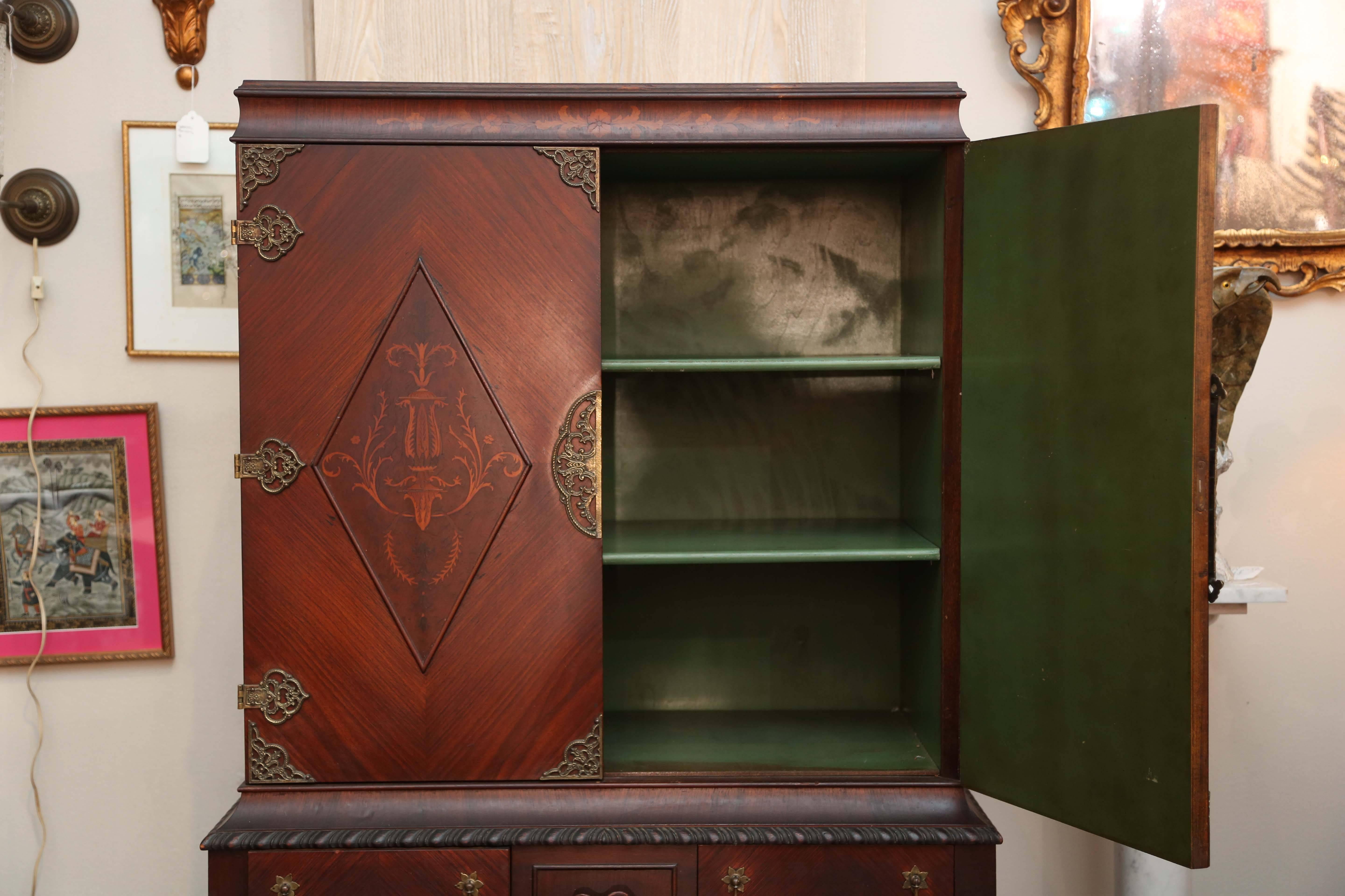 American Superbly Detailed Liquor Cabinet