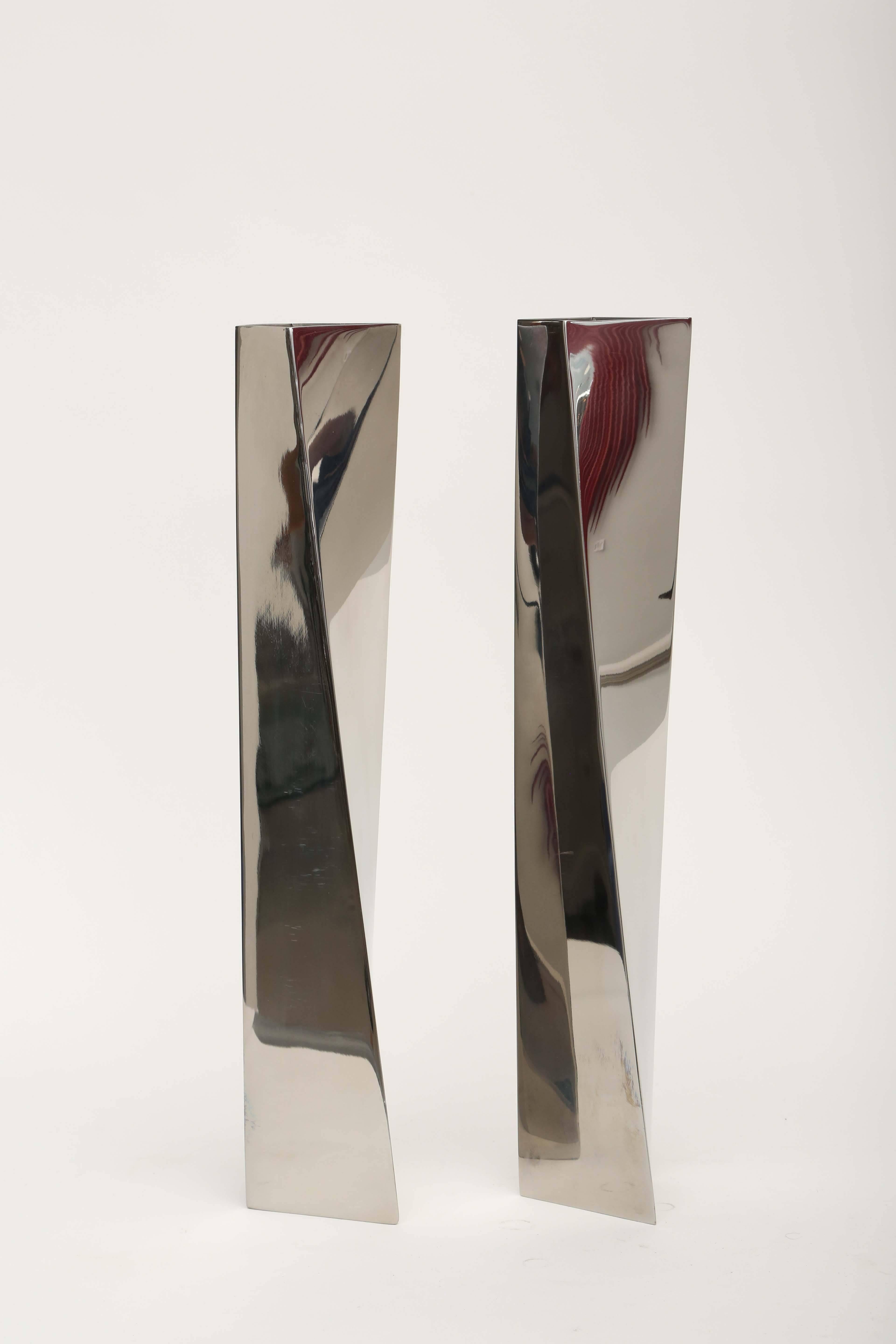 Polished stainless steel flower vase 