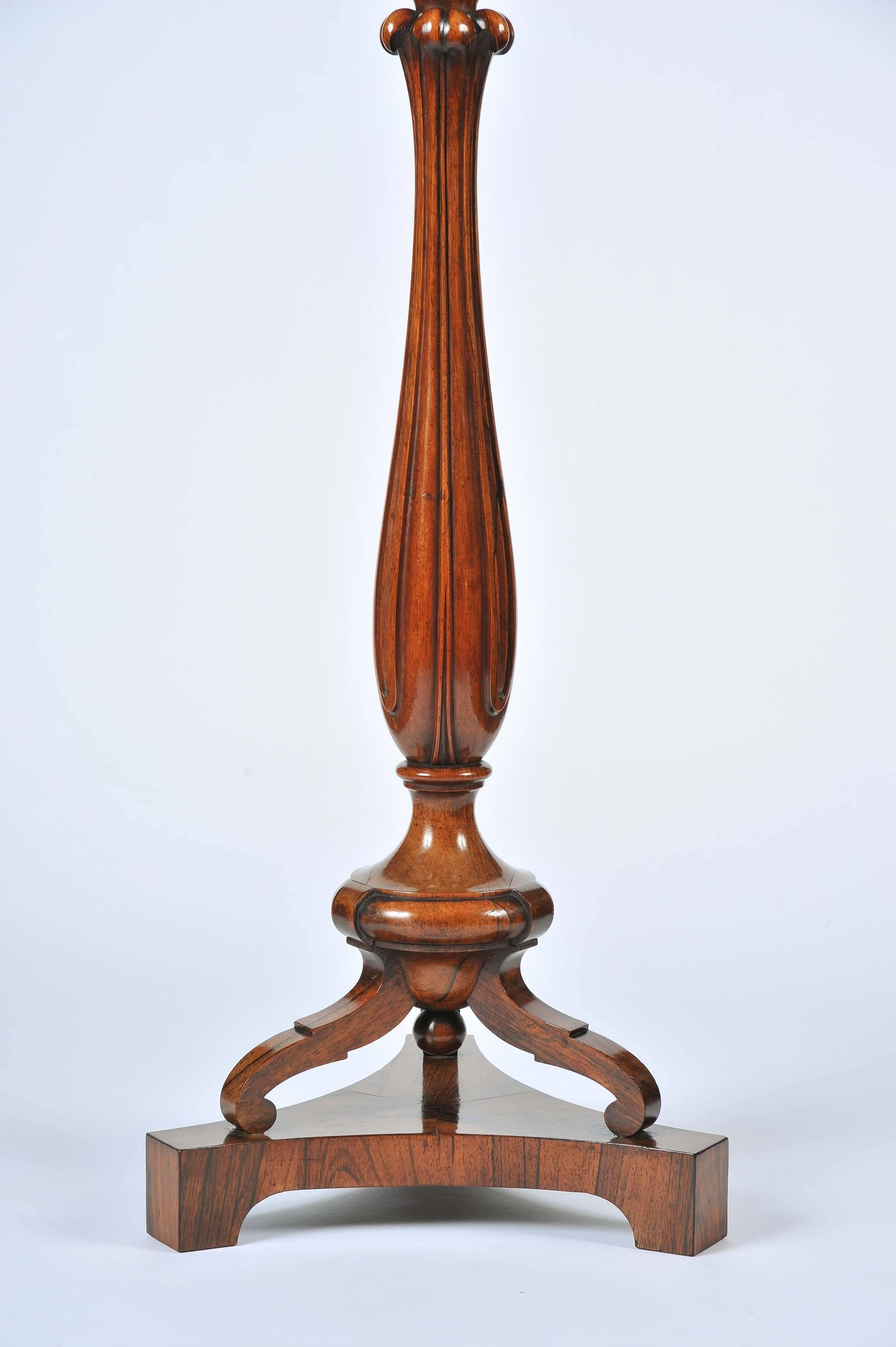 A very elegant William IV period rosewood jardinière of fabulous quality. The Grecian tripod legs on tri-form base supporting an elongated and lobed baluster stem below the ogee lappet edged bowl, with original liner. Measures: The liner: 10.25