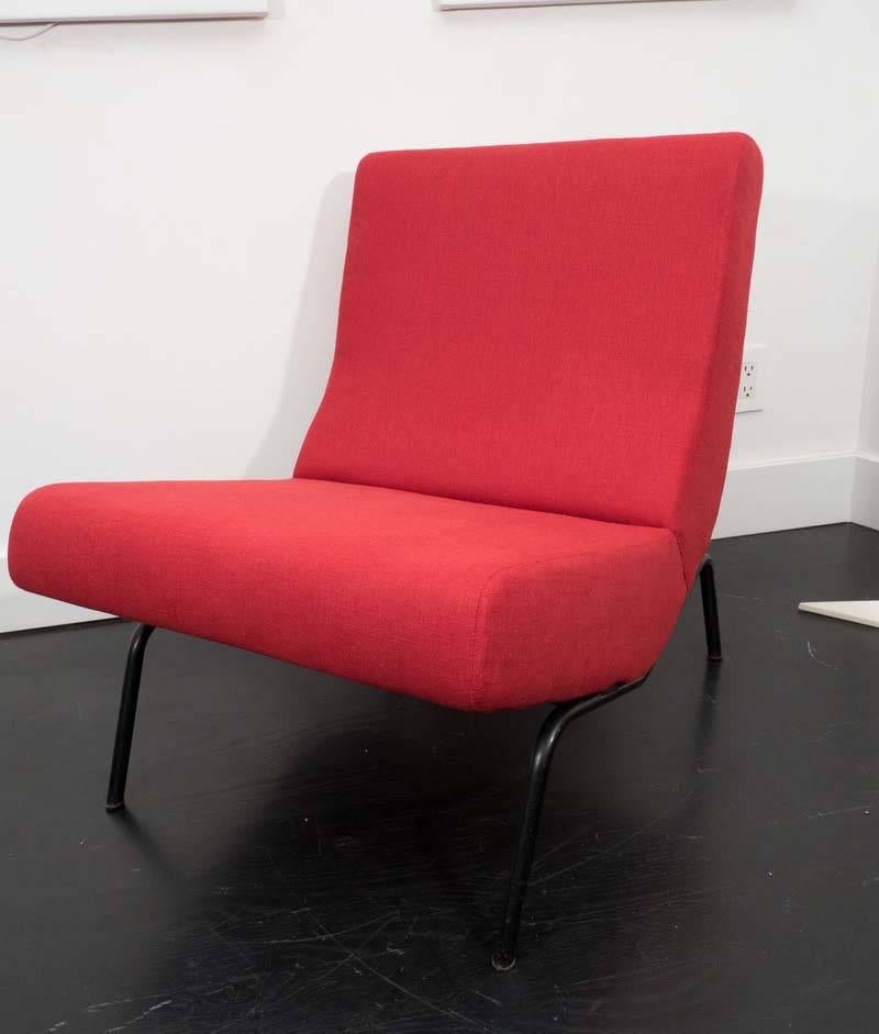 Rare pair of original CM 194 chairs by Pierre Paulin for Thonet, 1950s. Upholstered in red linen, original finish to the base.