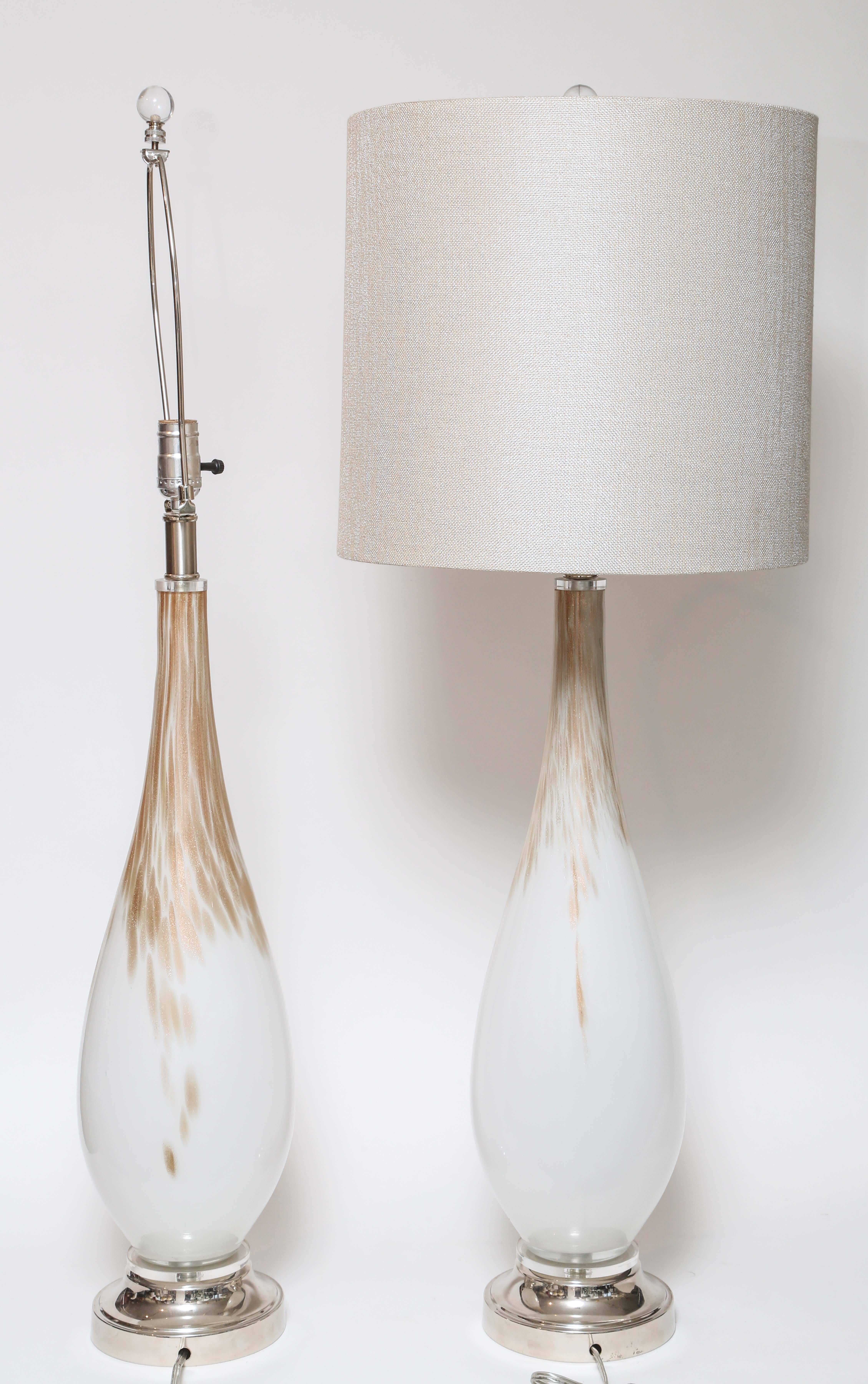 Pair of Mid-Century Modern Italian Murano Copper/White Glass Teardrop Lamps For Sale 1