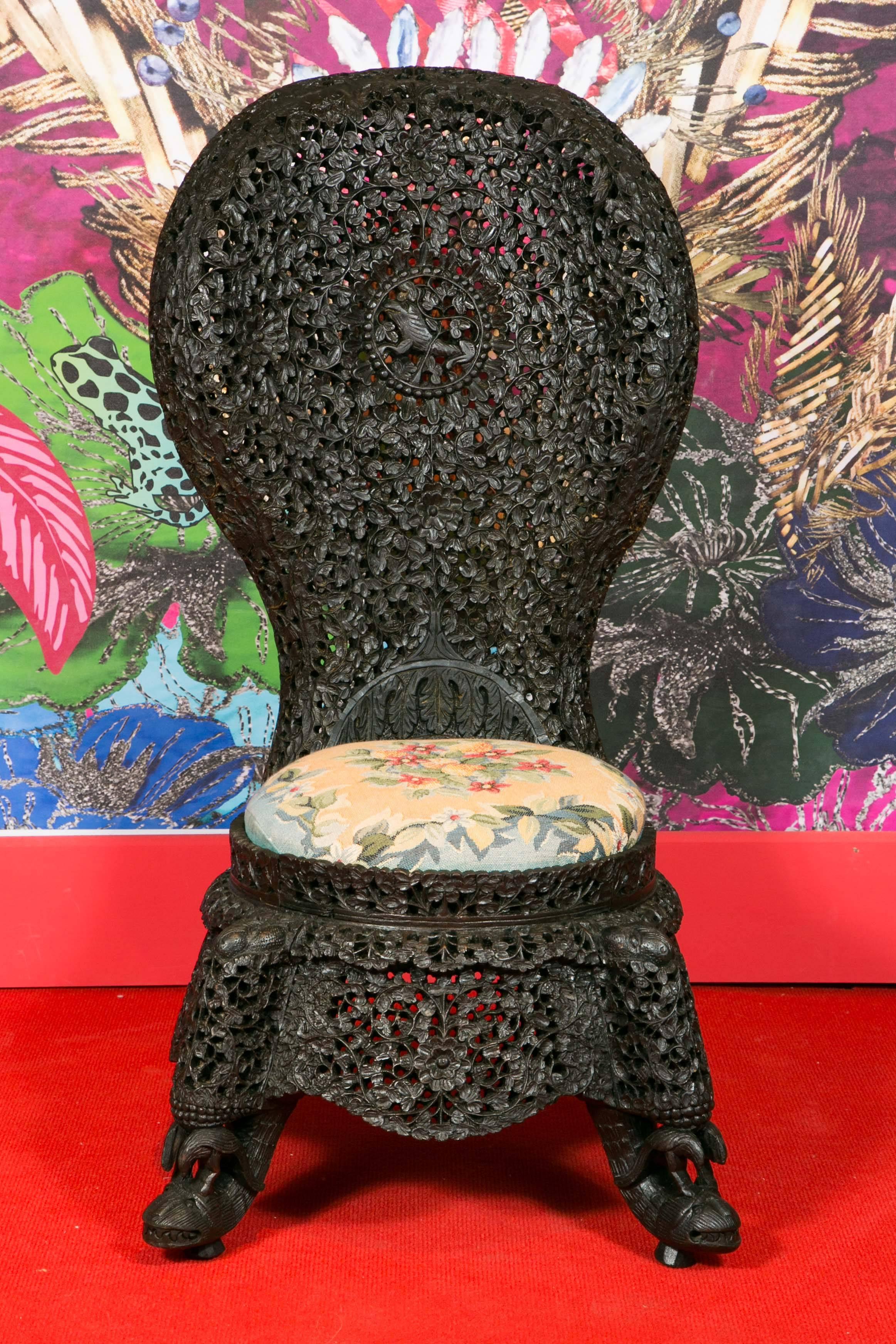 This pair of chairs is carved in stained oak. The seat is borded by a large band that link the four legs of the chair. These legs are highlighted by a carved one stops and extended by two birds. The seat rounded is embellished by a fabric blowing,