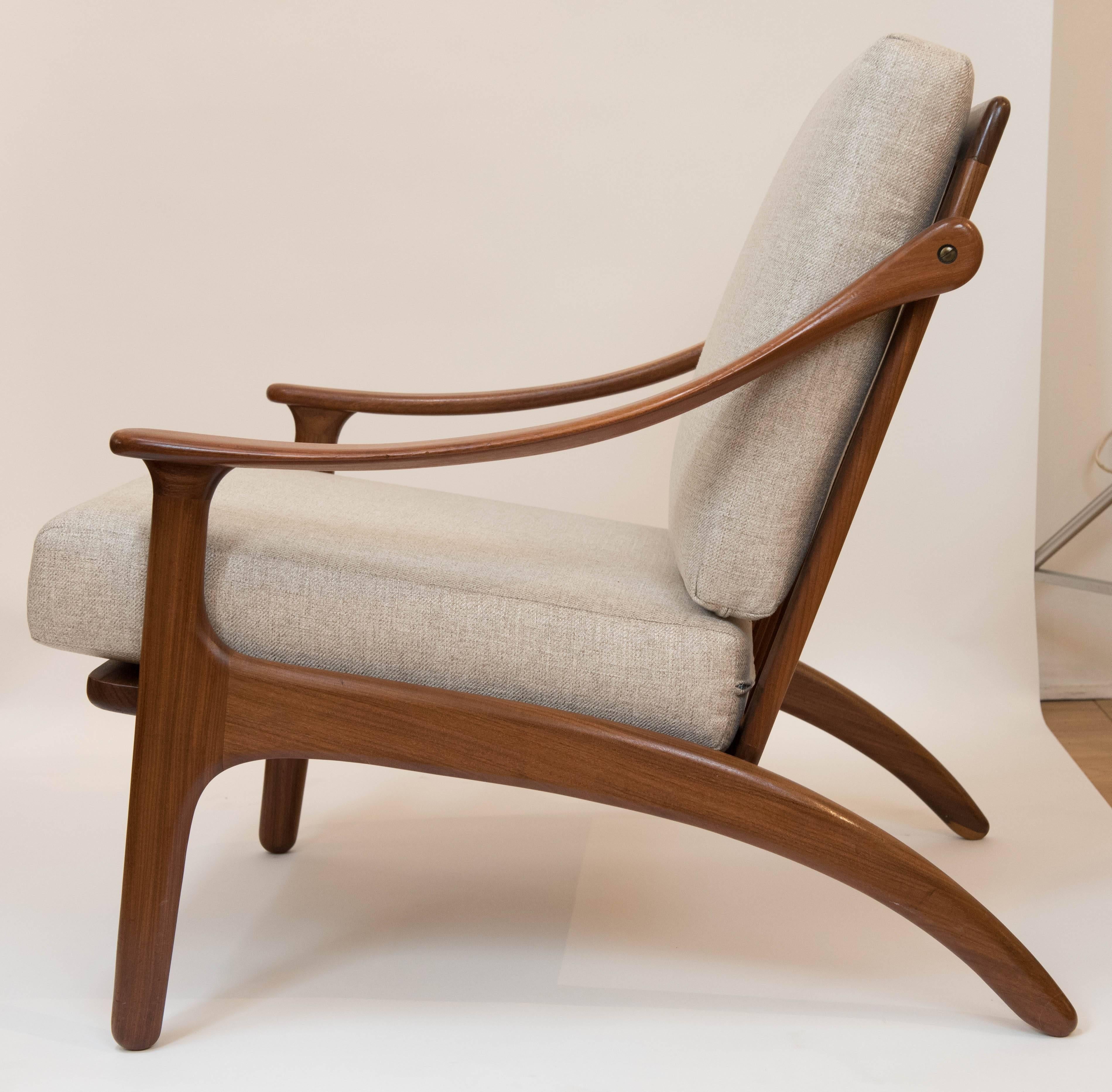 Mid-Century Modern Pair of Mid-Century Teak Lounge Chairs from Denmark