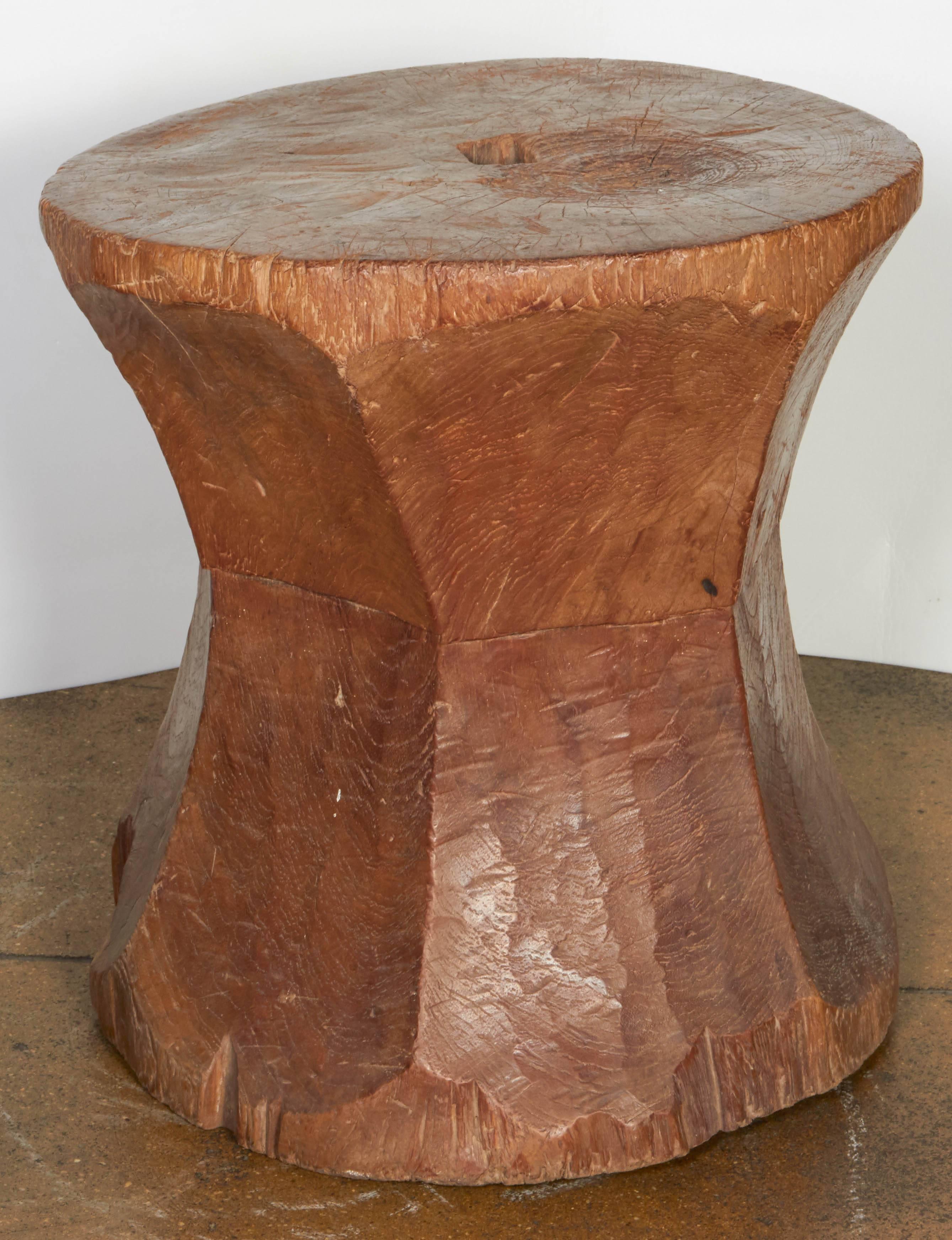 Carved Hour Glass End Table In Excellent Condition In New York, NY