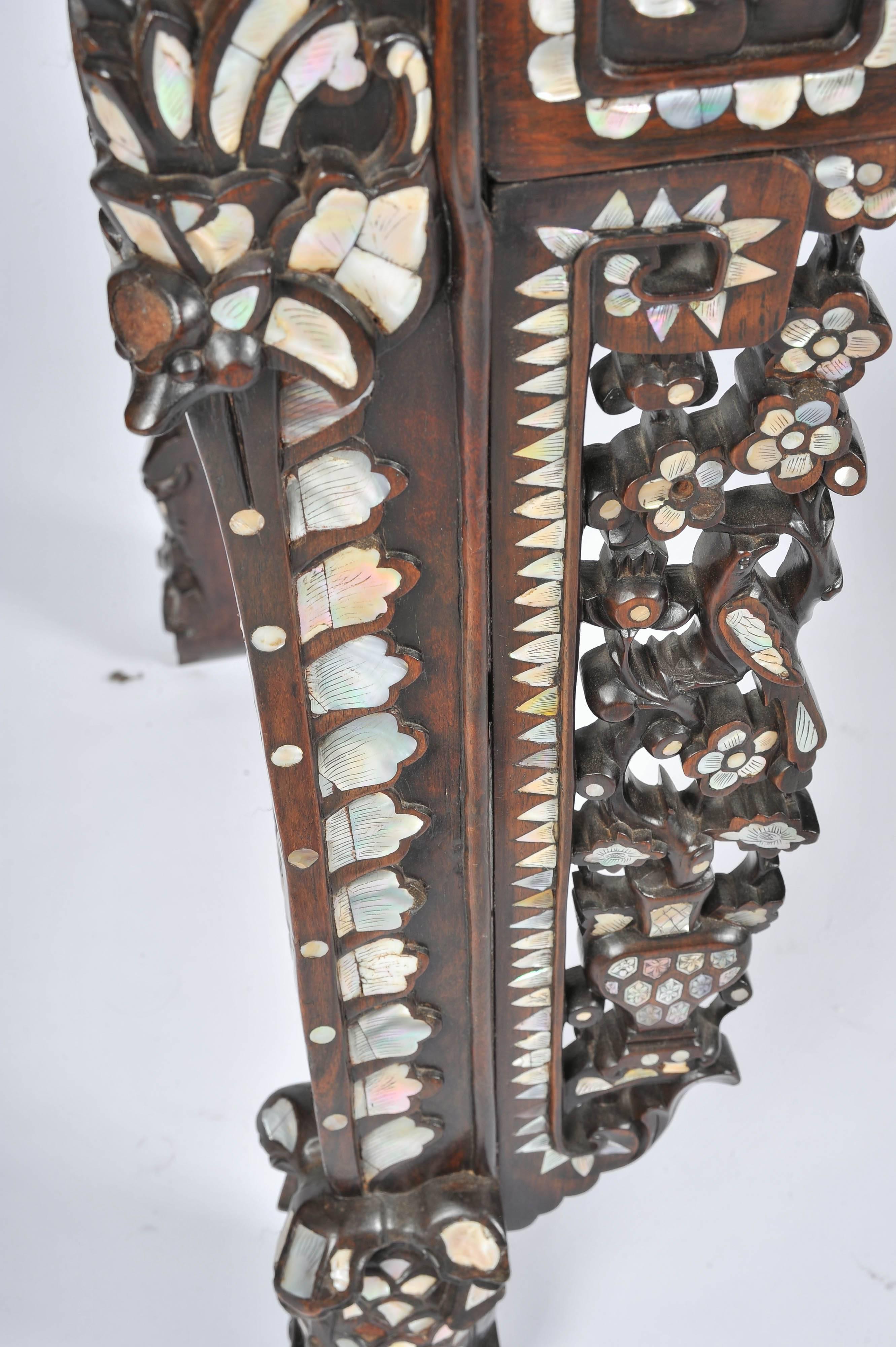 19th Century Chinese Mother-of-Pearl Inlaid Table In Good Condition In Brighton, Sussex