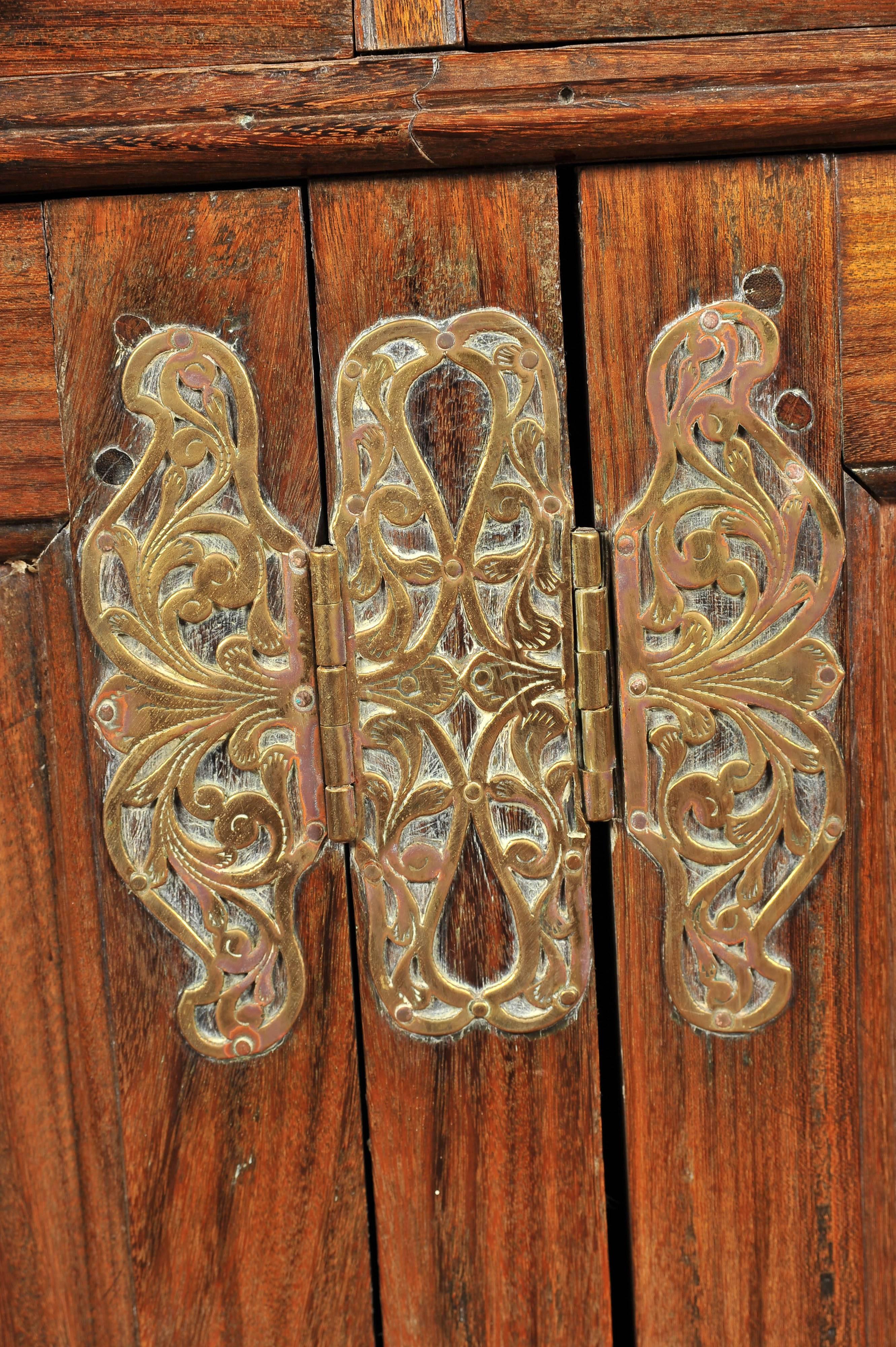 19th Century Ceylonese Padouk Wood Dresser For Sale 3