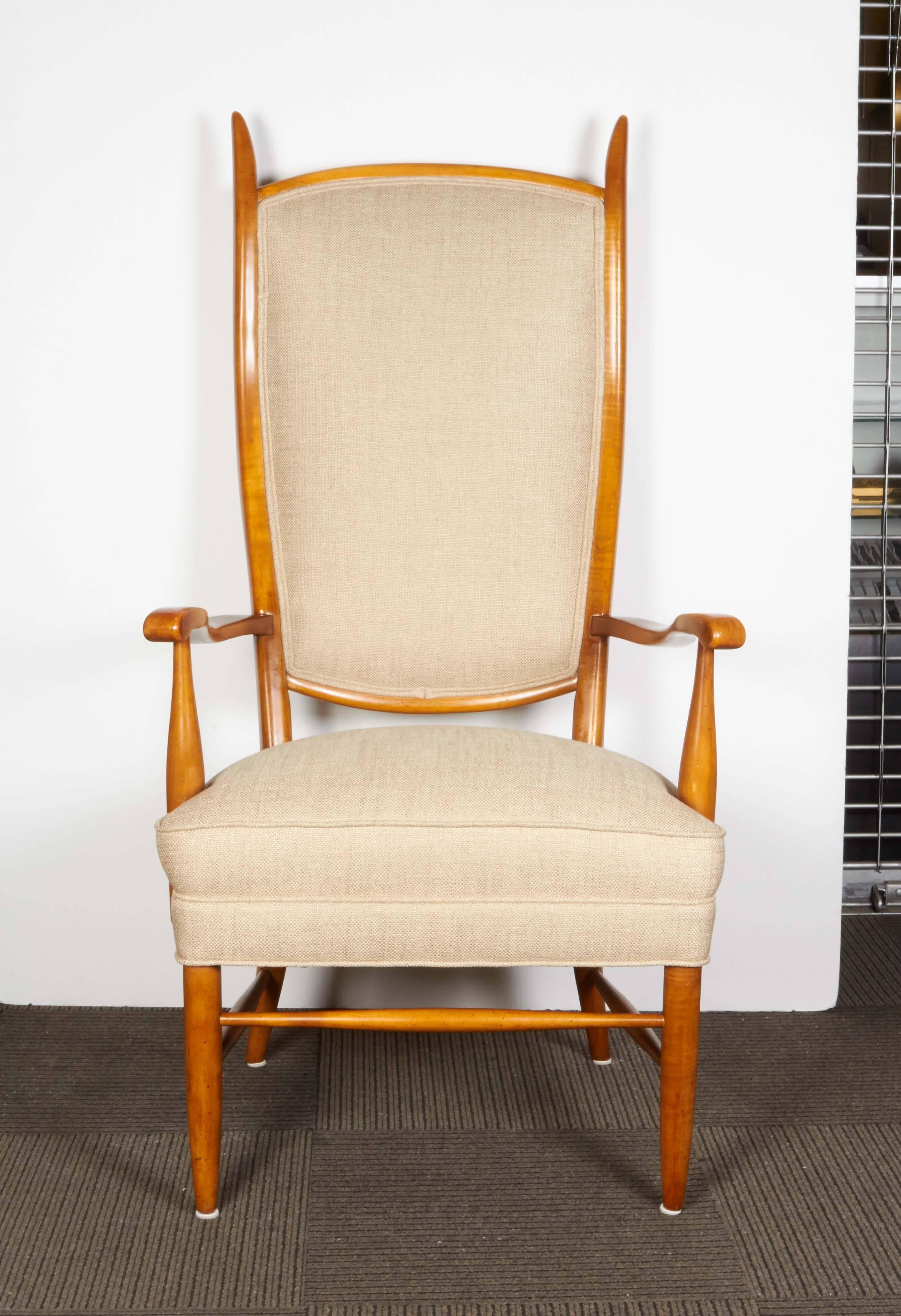 A country Parsons chair, manufactured circa 1960s by Maxwell Royal of Hickory, NC, seat and back upholstered in taupe woven linen, against frame with high back in birch. This chair is in excellent vintage condition, newly reupholstered and the birch