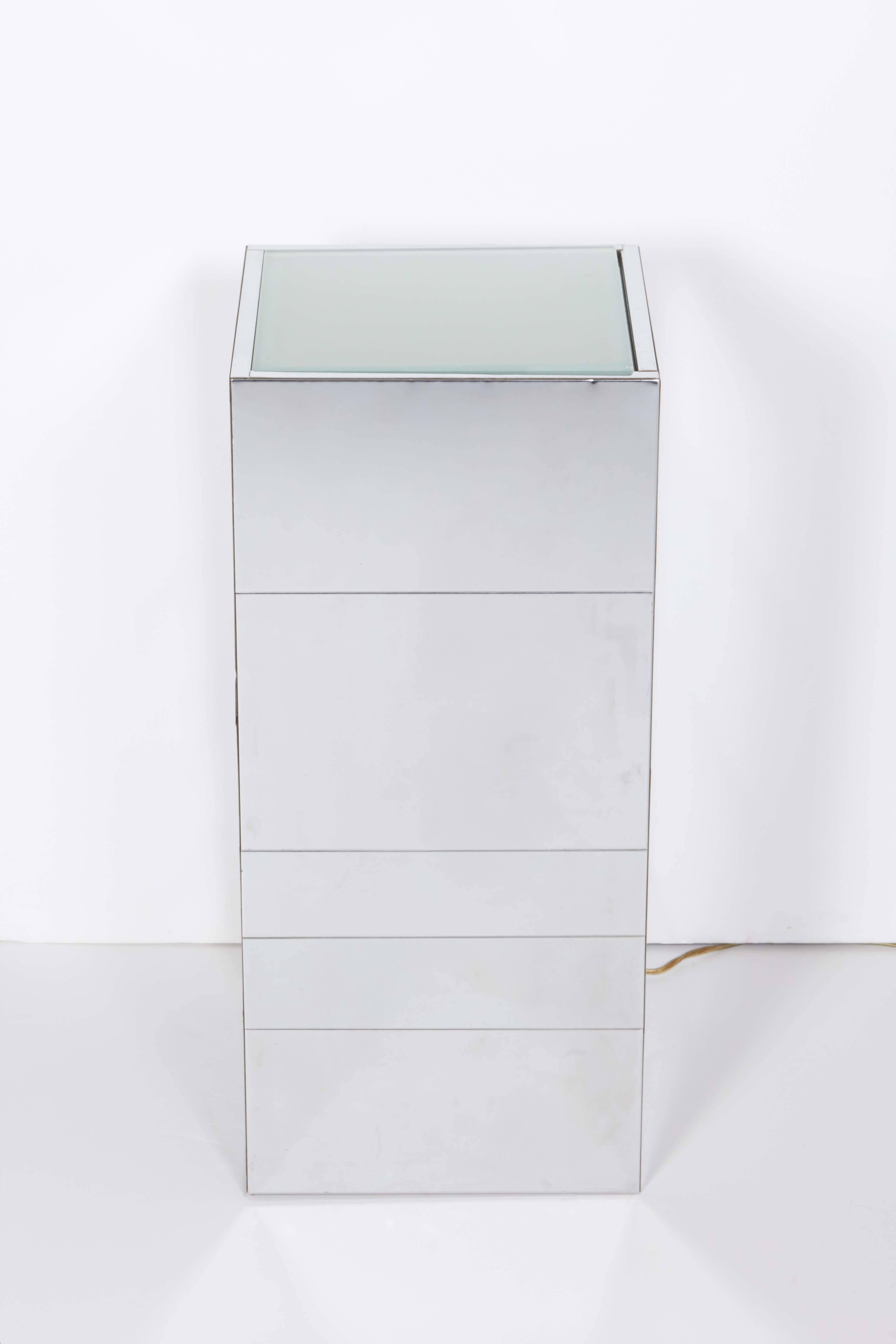 An illuminated pedestal by designer Paul Evans for Directional, manufactured circa 1970s, with frosted glass top, against linear form in chrome. Includes ceramic socket, requiring Edison base bulb (up to 40 watt). The pedestal remain in very good