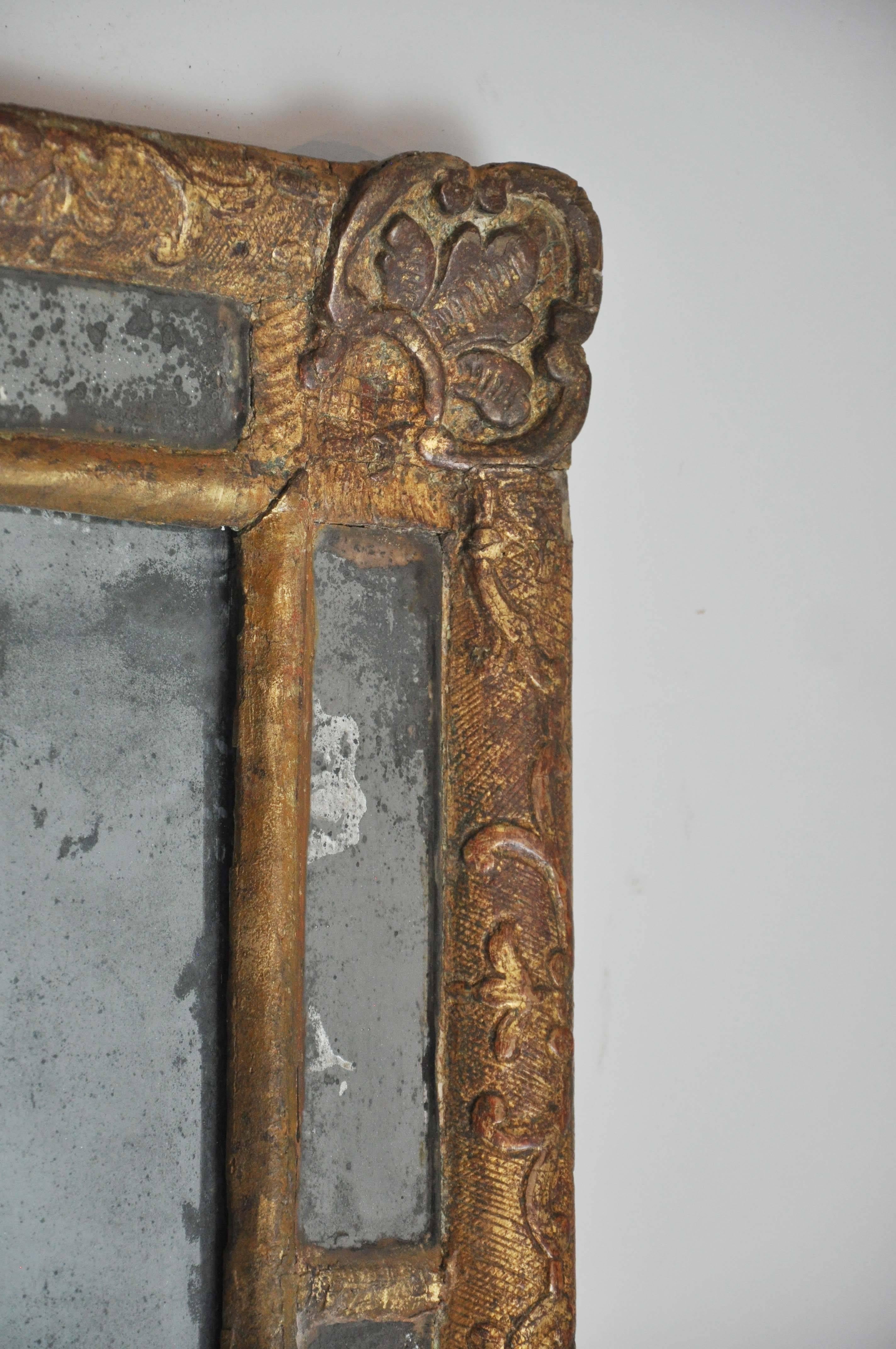 Klassischer französischer Giltwood-Spiegel aus dem 18. (Vergoldetes Holz) im Angebot