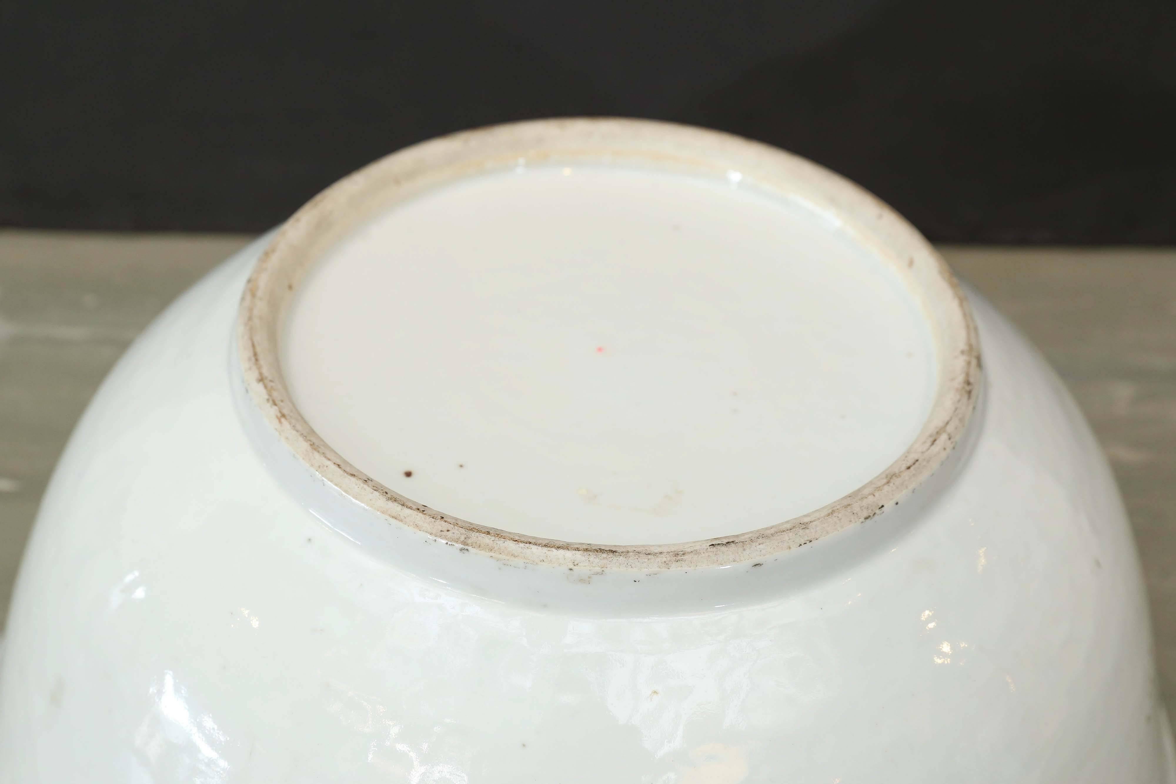 19th Century White Porcelain Bowl In Excellent Condition For Sale In Houston, TX