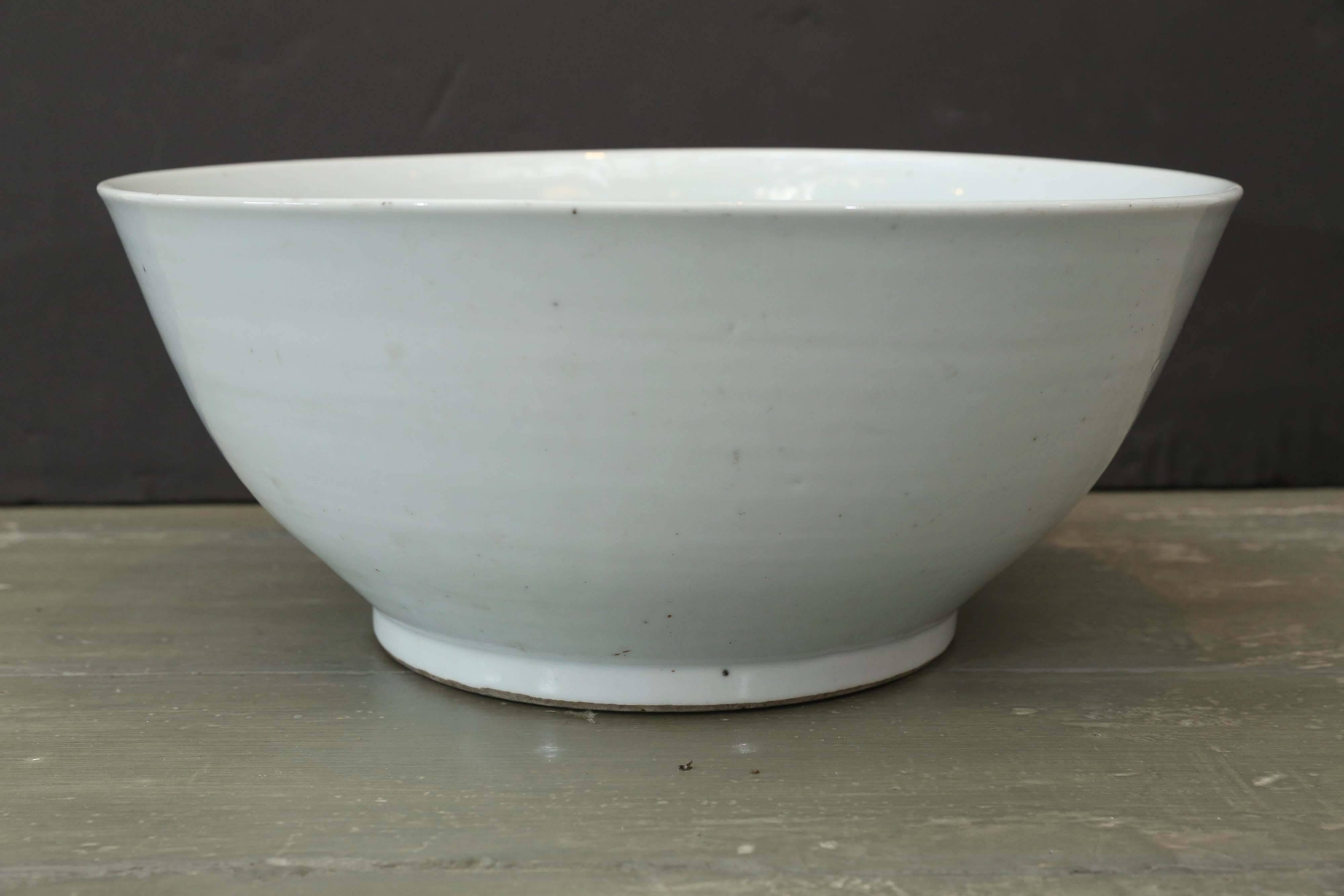 19th Century White Porcelain Bowl In Excellent Condition For Sale In Houston, TX