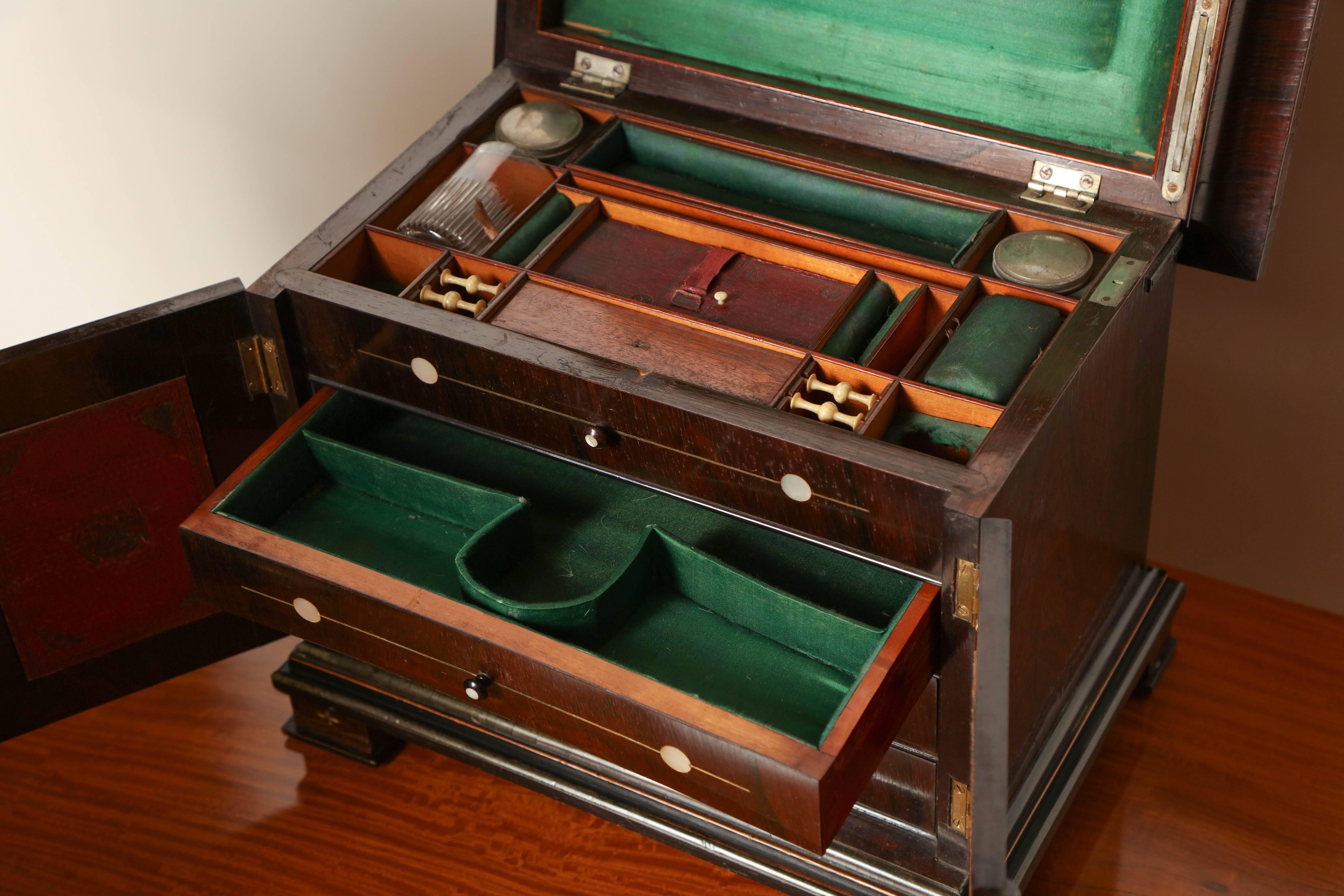 19th Century Hardwood and Mother-of-Pearl Inlaid Necessaire For Sale 4