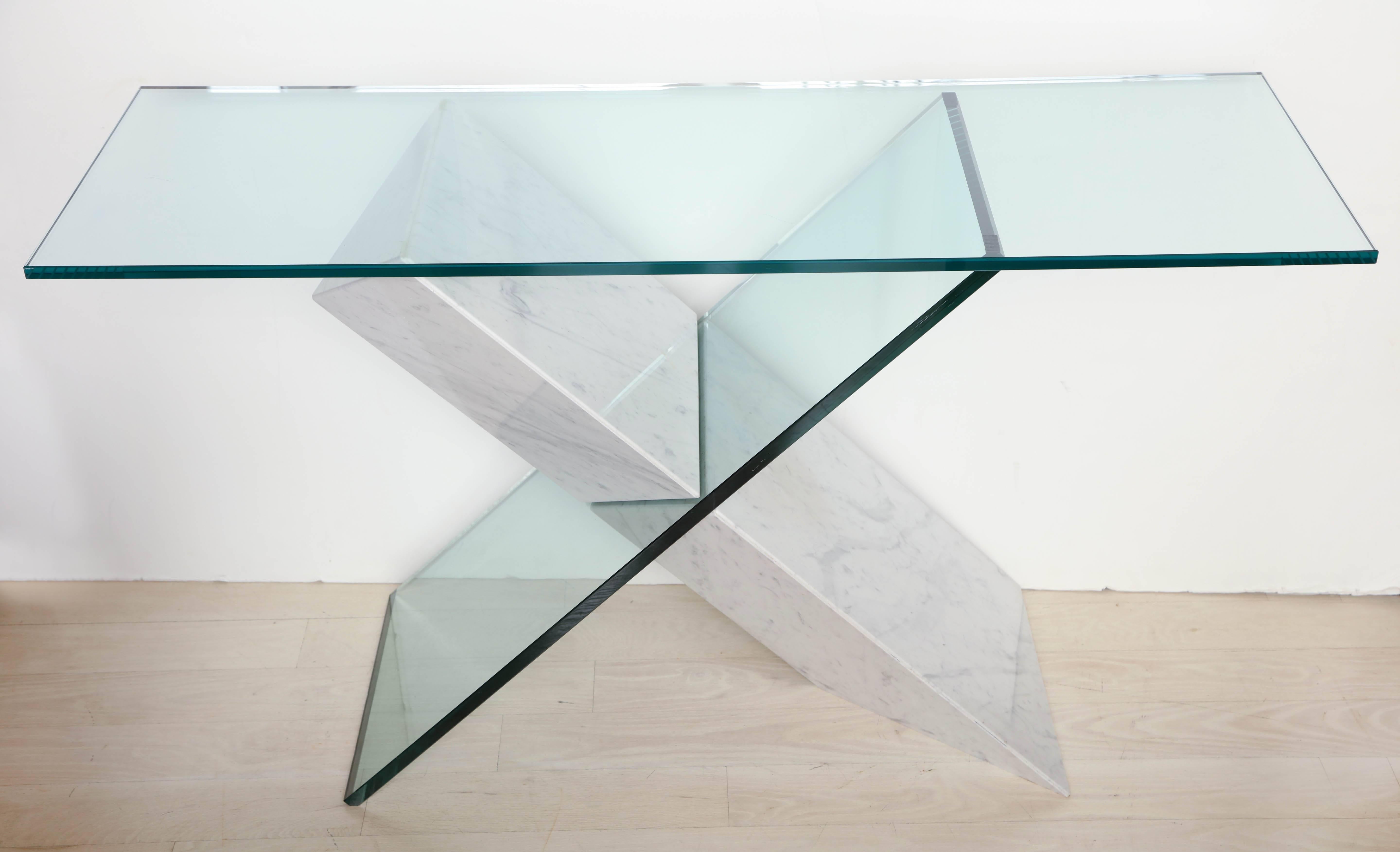 White Marble and Glass Geometric Console Table by Reflex for Roche Bobois In Excellent Condition In New York, NY