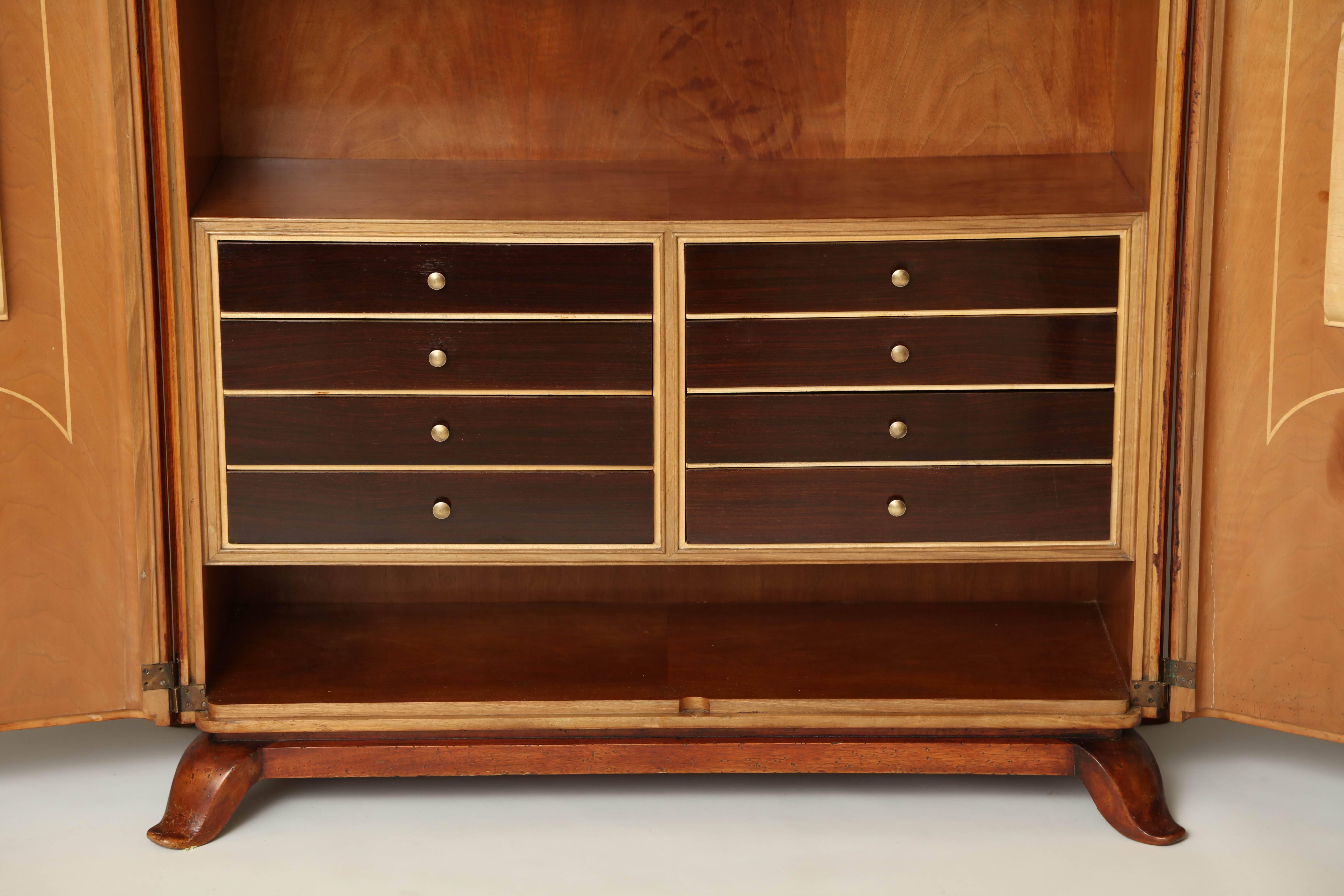 Italian Art Deco Ribbed Walnut Floor Cabinet, Attributed to Osvaldo Borsani In Excellent Condition In New York, NY