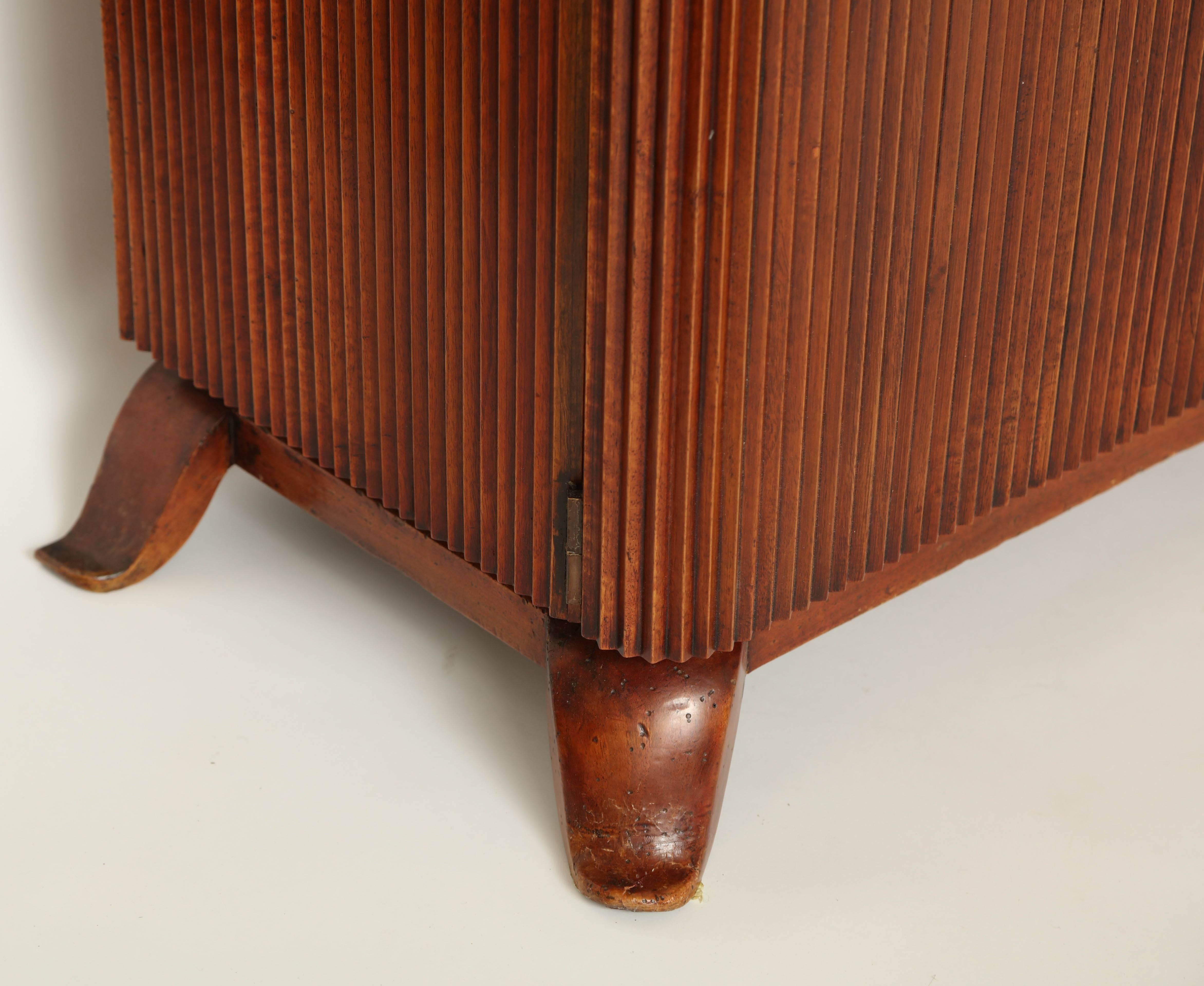 Italian Art Deco Ribbed Walnut Floor Cabinet, Attributed to Osvaldo Borsani 3