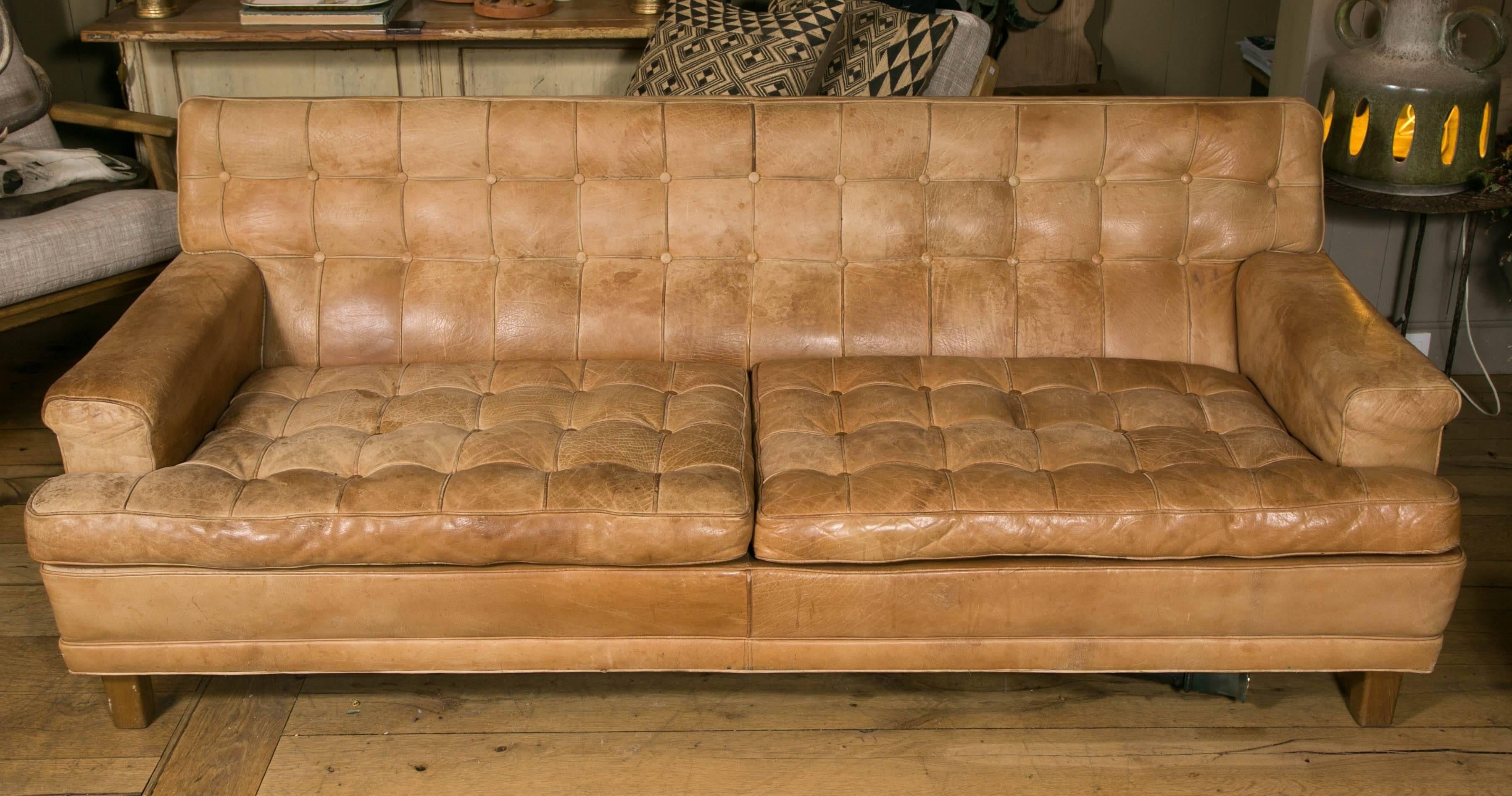 Pair of Arne Norell Mexico Sofas in Natural Leather, circa 1960 In Good Condition In Paris, FR