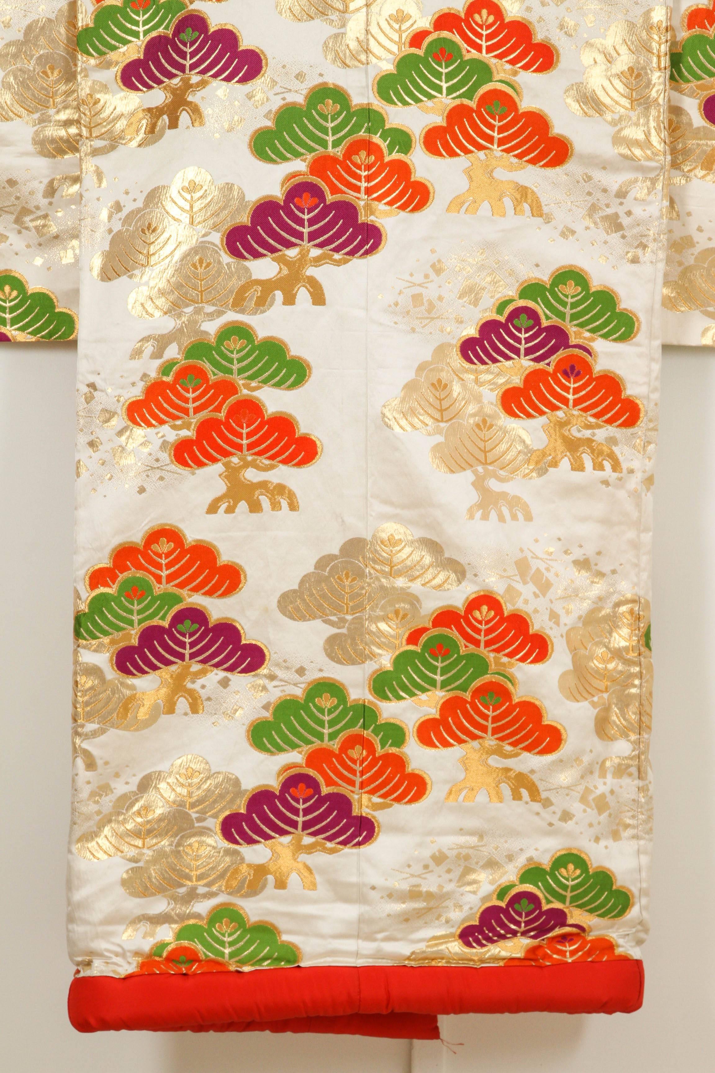 Japanischer Zeremonien-Kimono aus Seidenbrokat, 1970 (Handgefertigt) im Angebot