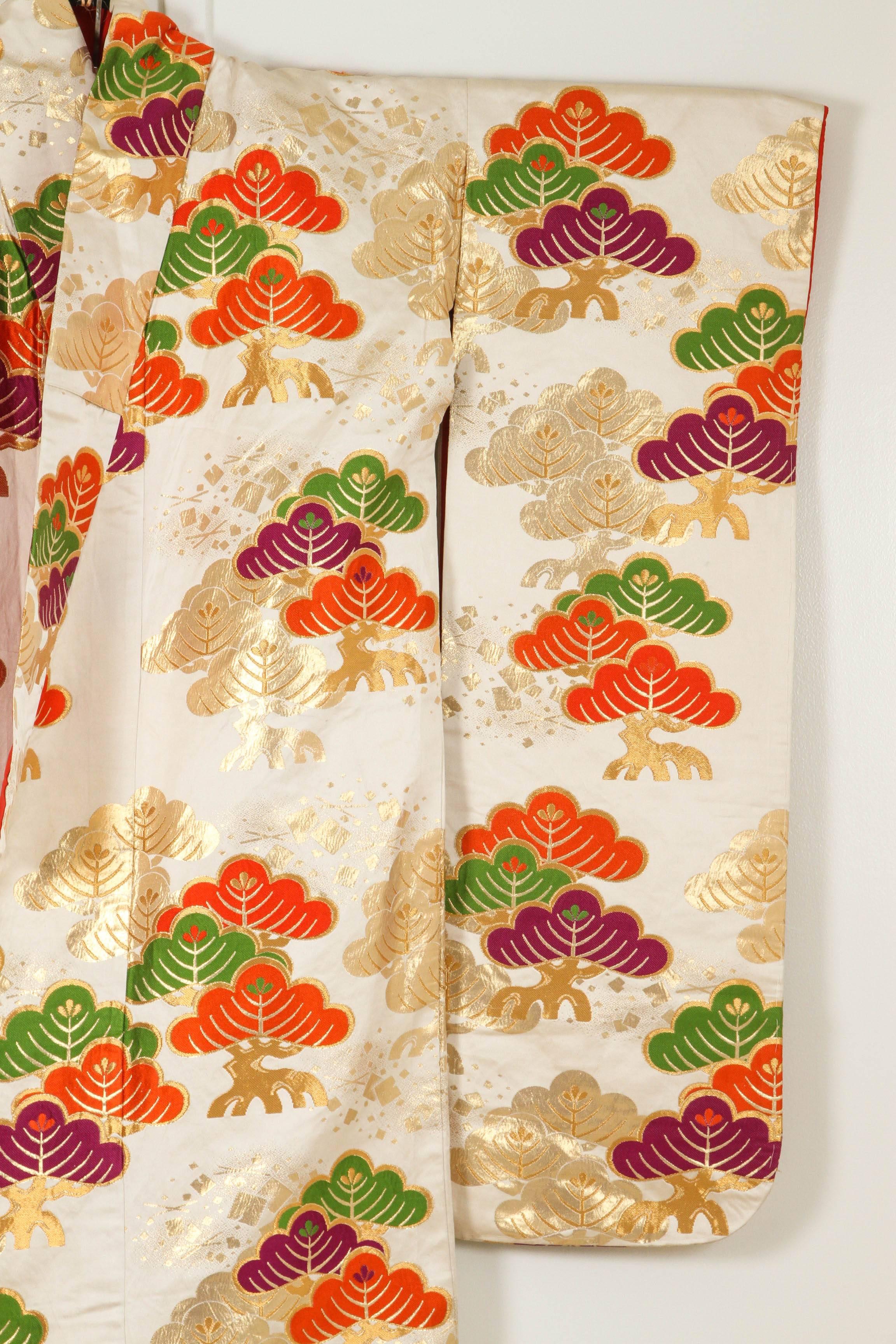 Japanischer Zeremonien-Kimono aus Seidenbrokat, 1970 im Angebot 3