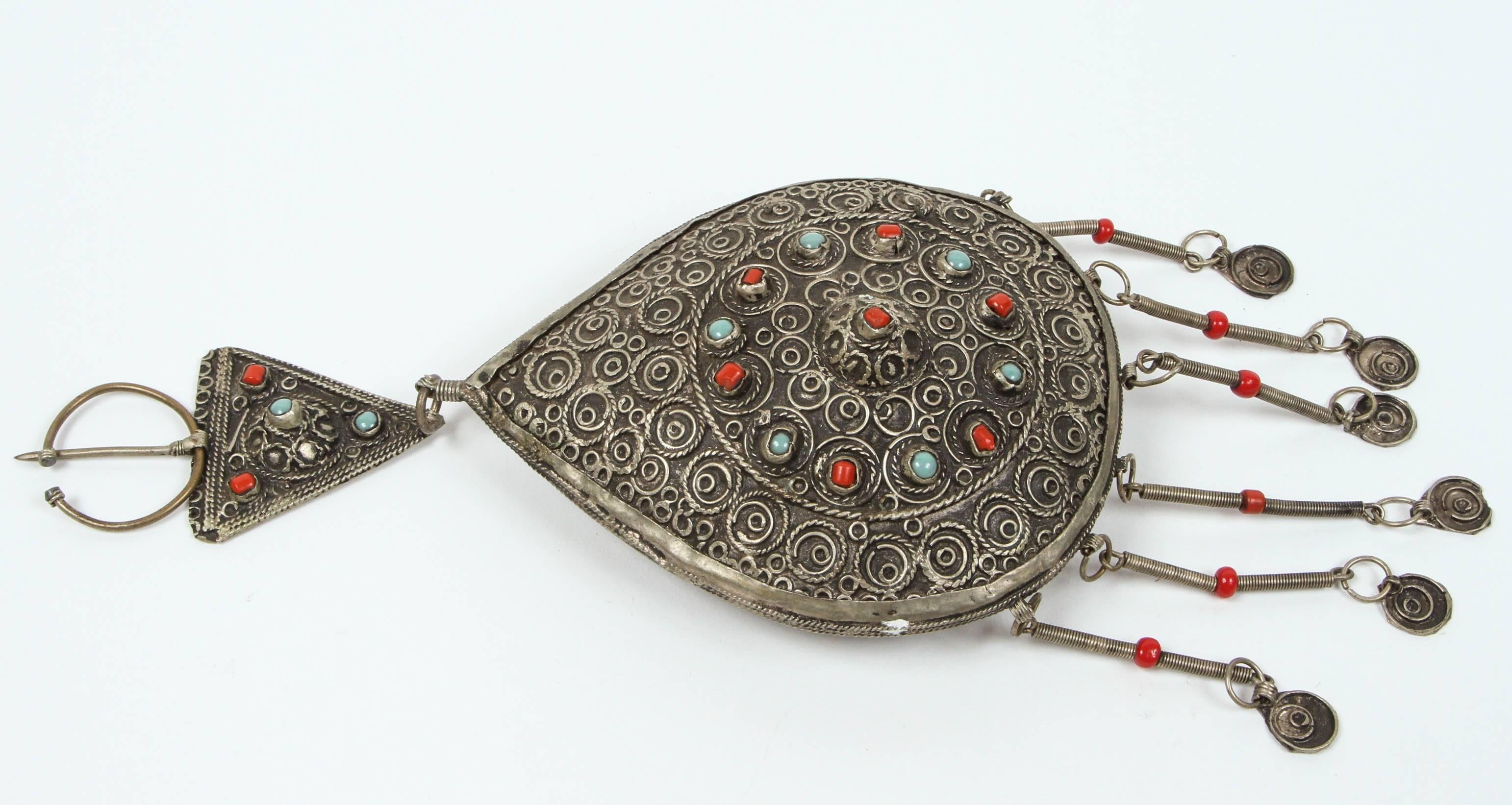 Large Vintage Moroccan Ethnic Fibula Collectible Jewelry In Good Condition For Sale In North Hollywood, CA