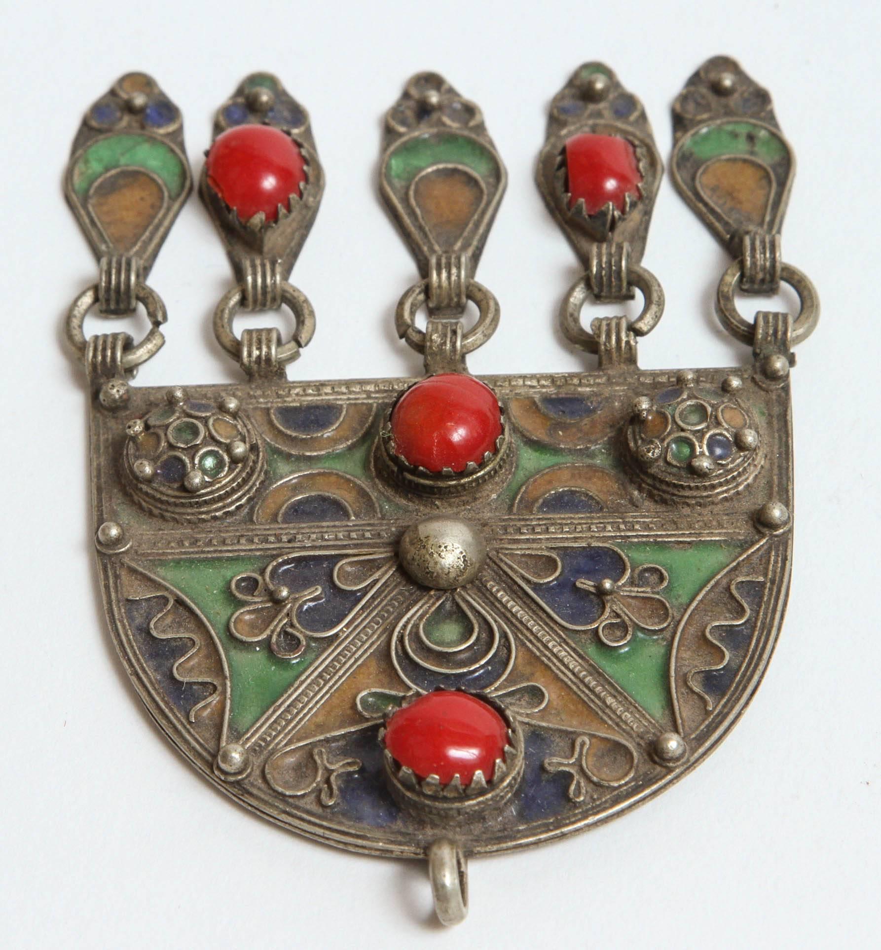 Broche vintage marocaine à pendentif Fibula Bon état - En vente à North Hollywood, CA