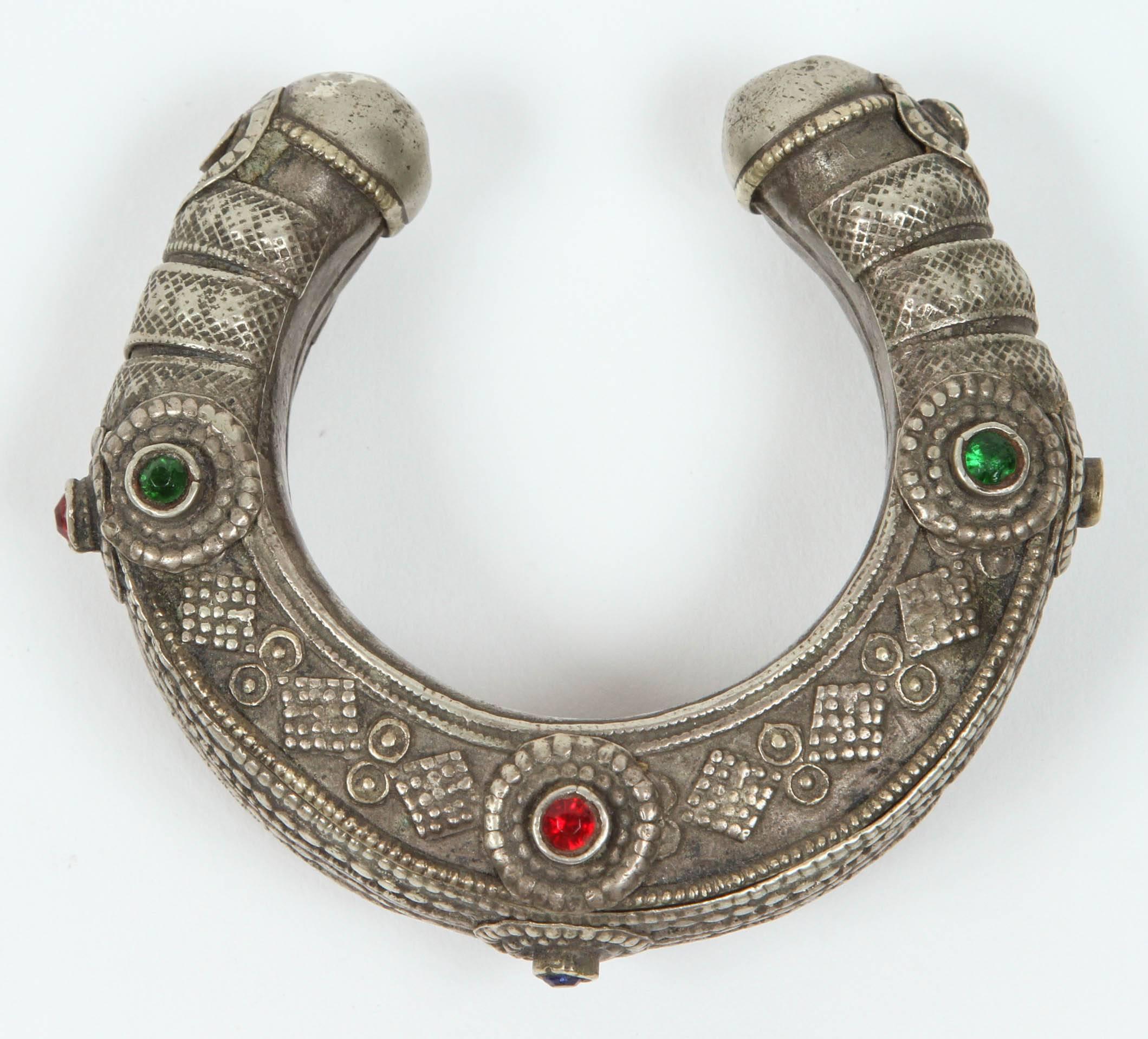 Marokkanisches Silberschmuck-Set mit Choker und Armband aus Marokkanischem Stammesleder (Handgefertigt) im Angebot