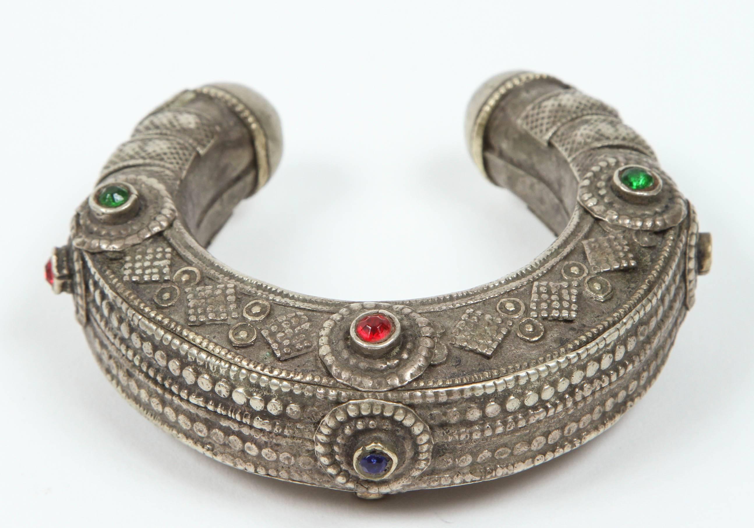 Marokkanisches Silberschmuck-Set mit Choker und Armband aus Marokkanischem Stammesleder im Zustand „Gut“ im Angebot in North Hollywood, CA