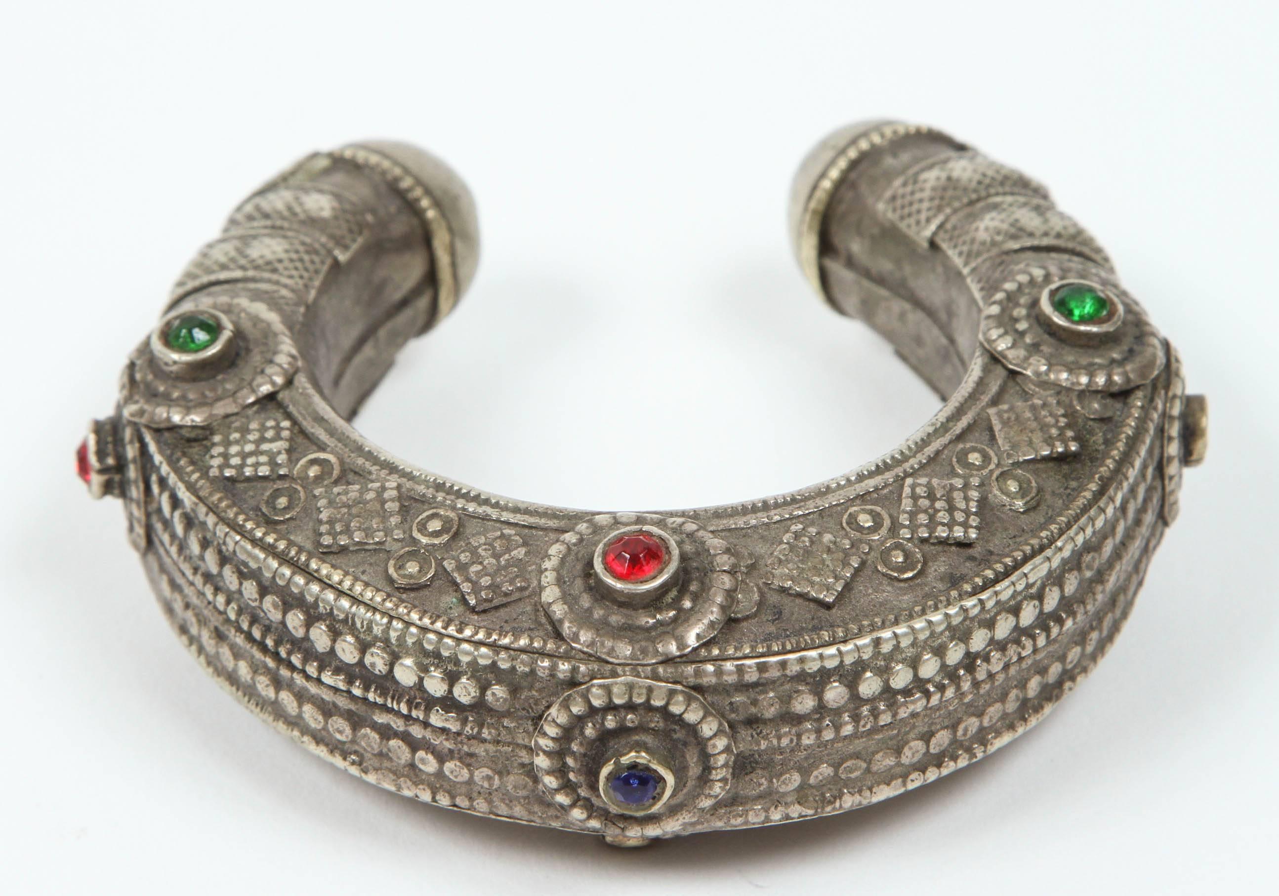 Moroccan Tribal Silver Jewelry Set Choker and Bracelet In Good Condition For Sale In North Hollywood, CA