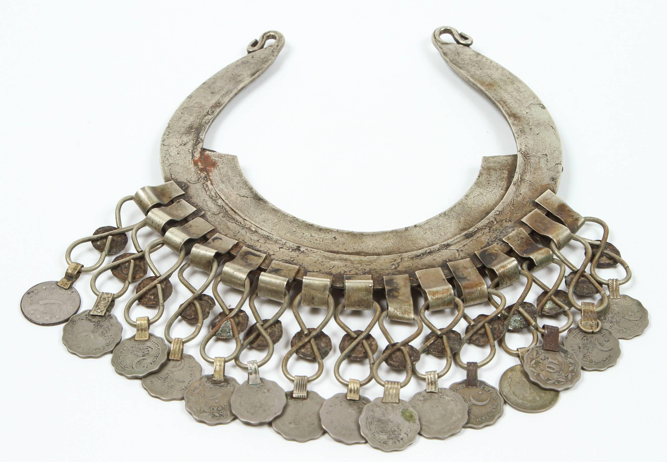 Metal Moroccan Tribal Silver Jewelry Set Choker and Bracelet For Sale