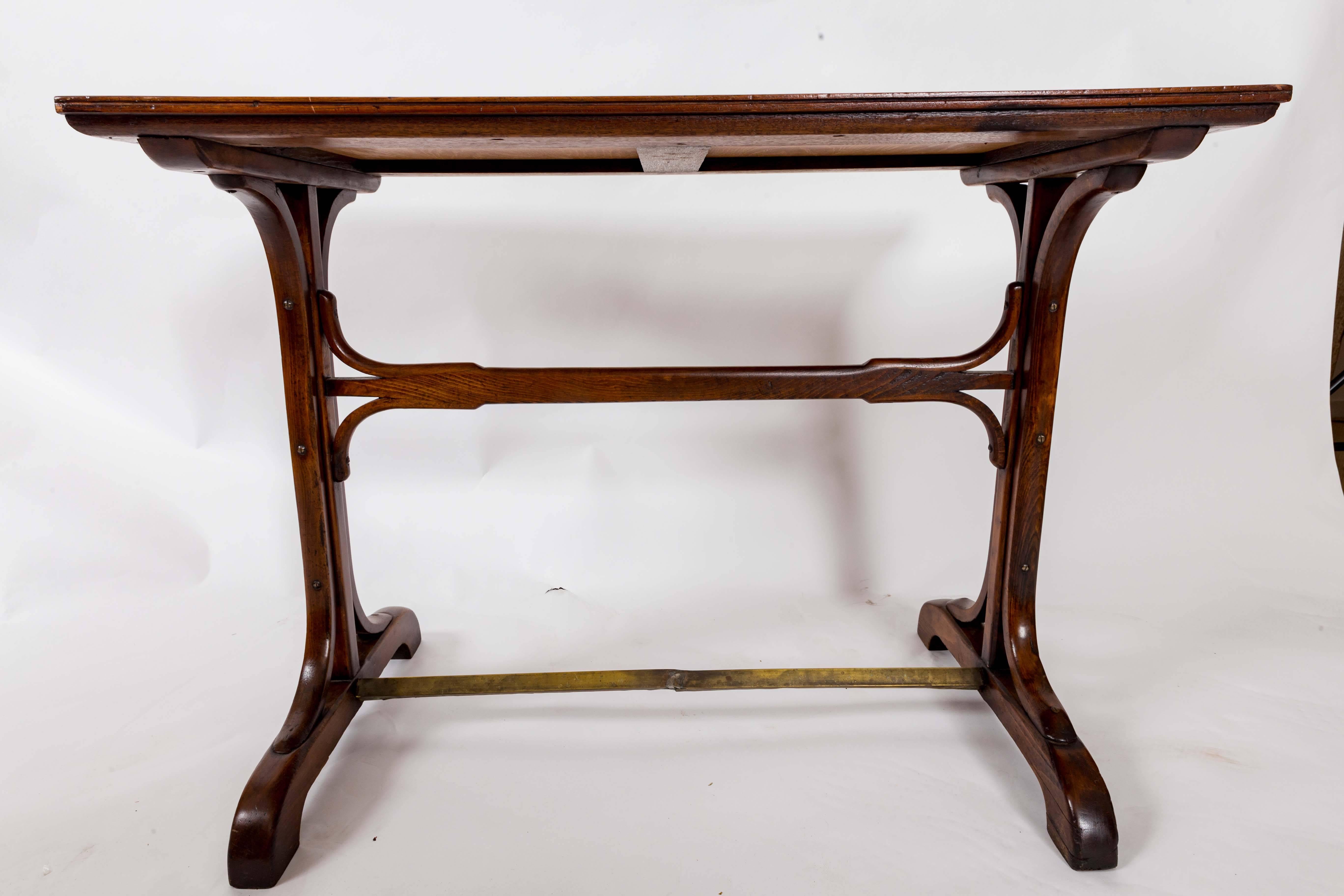 Turn-of-the-Century Bentwood Bistro Table, France, circa 1910 1