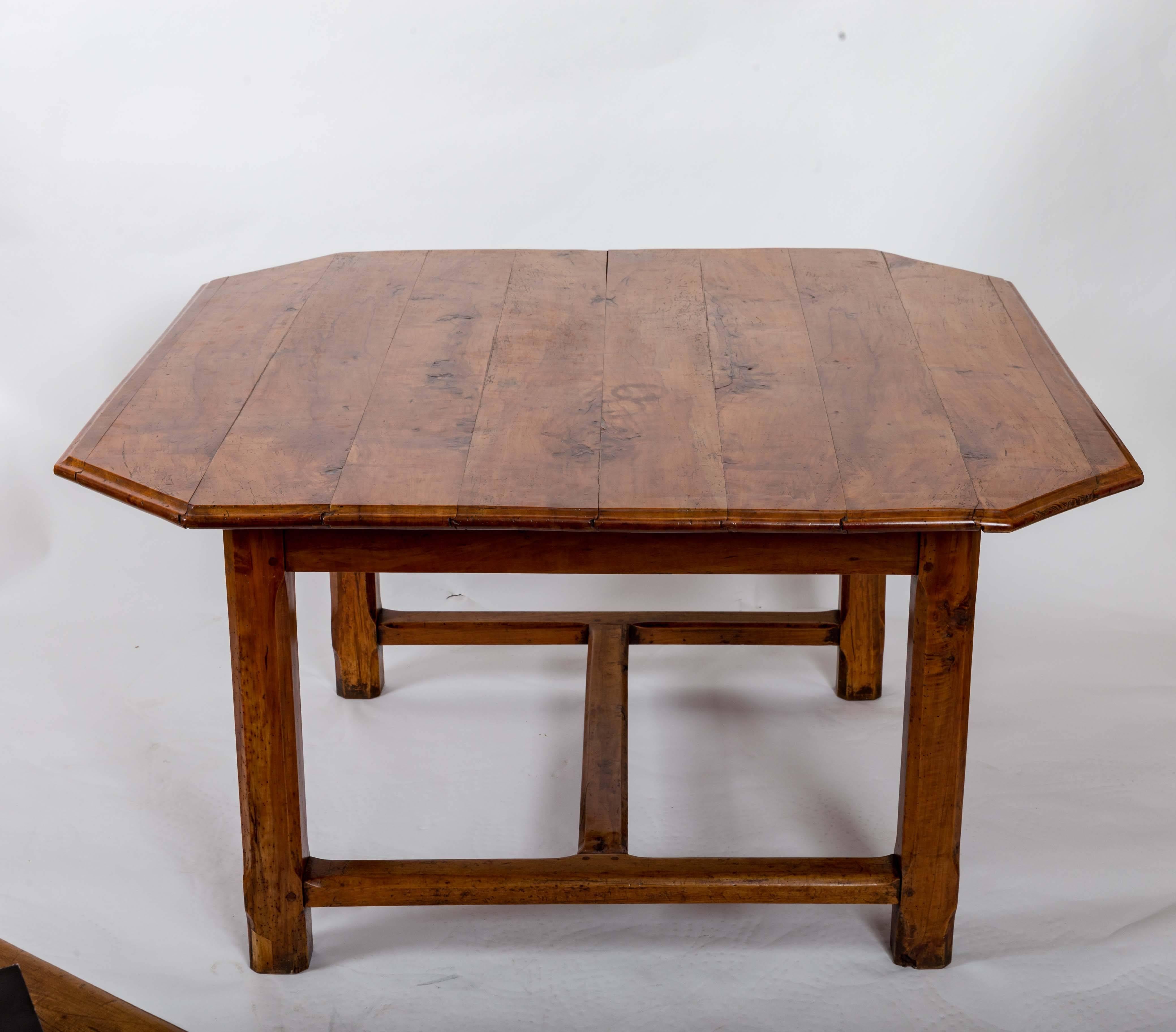 Early 19th Century Cherrywood Dining Table, France, circa 1840 For Sale 1