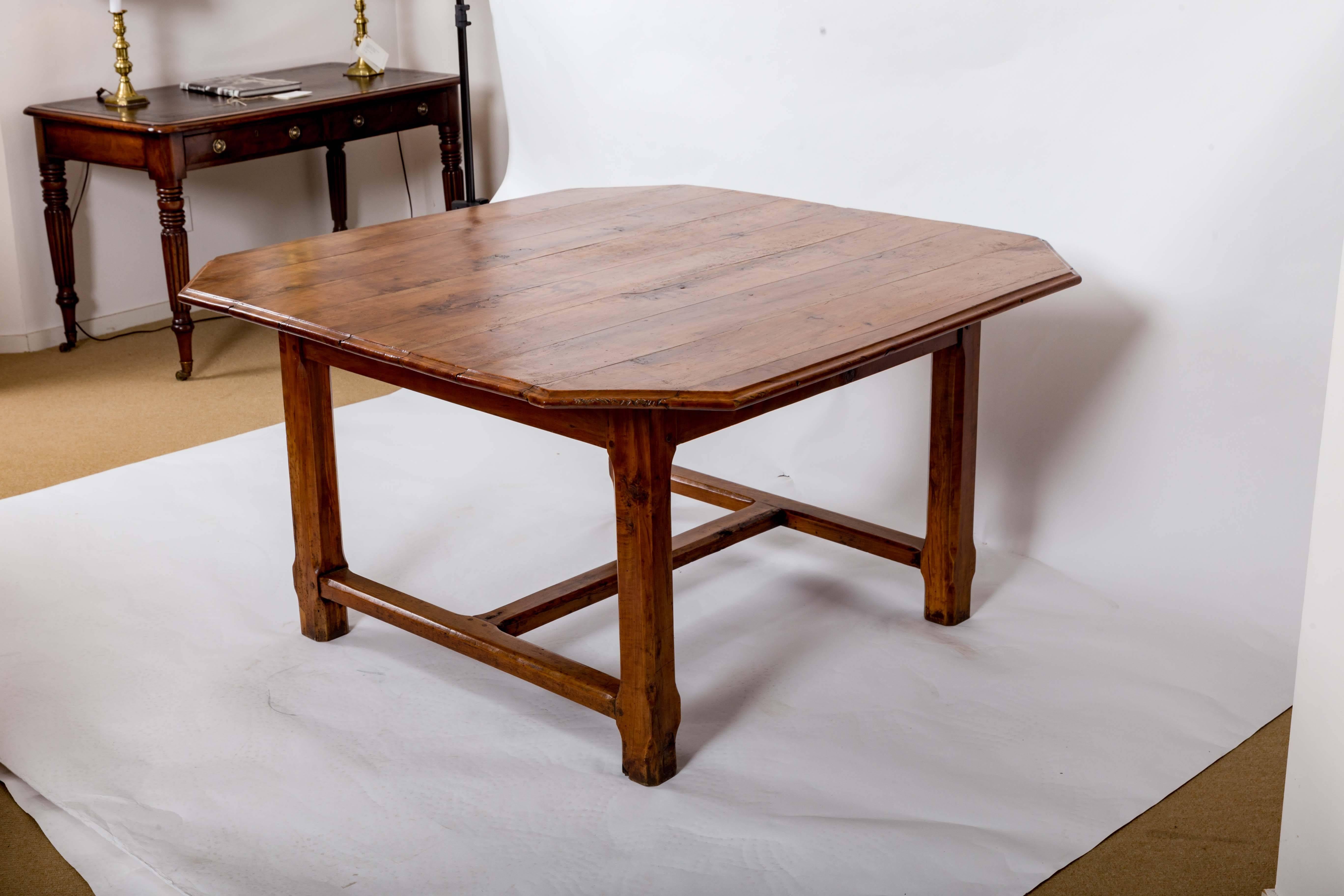 Early 19th Century Cherrywood Dining Table, France, circa 1840 For Sale 2