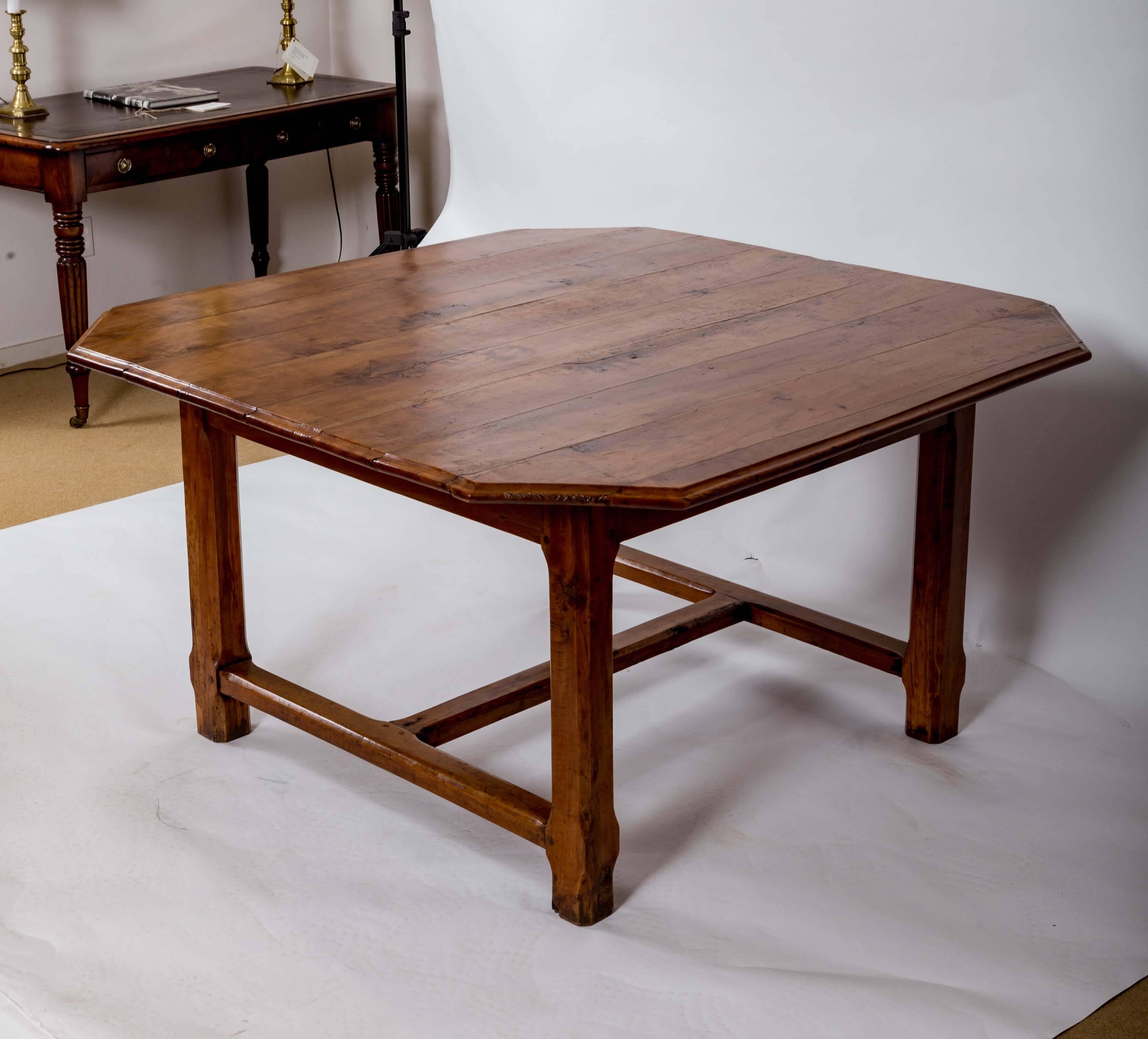 Early 19th Century Cherrywood Dining Table, France, circa 1840 For Sale 3