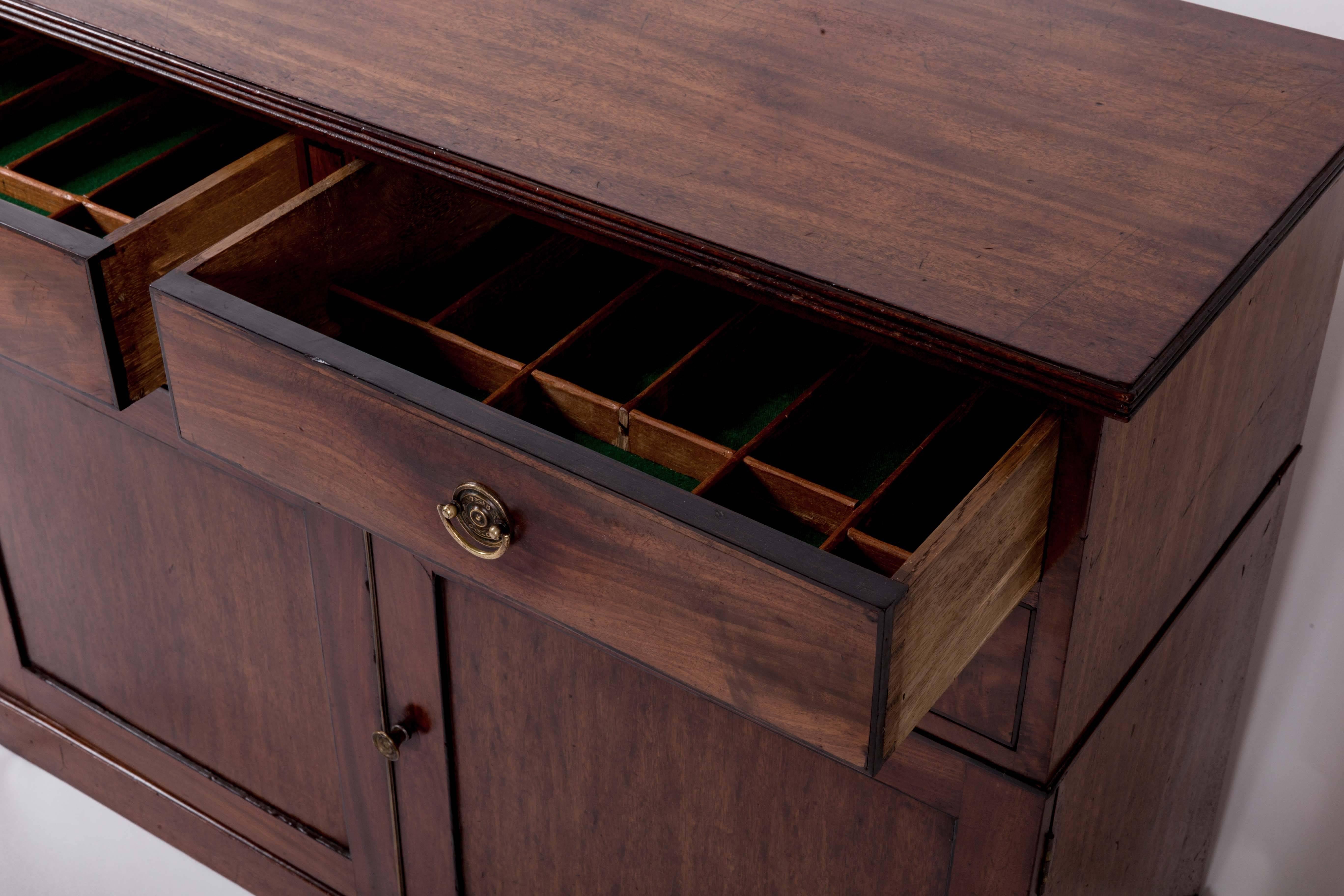 Early 19th Century Mahogany Storage Cabinet, England, circa 1820 In Good Condition In East Hampton, NY