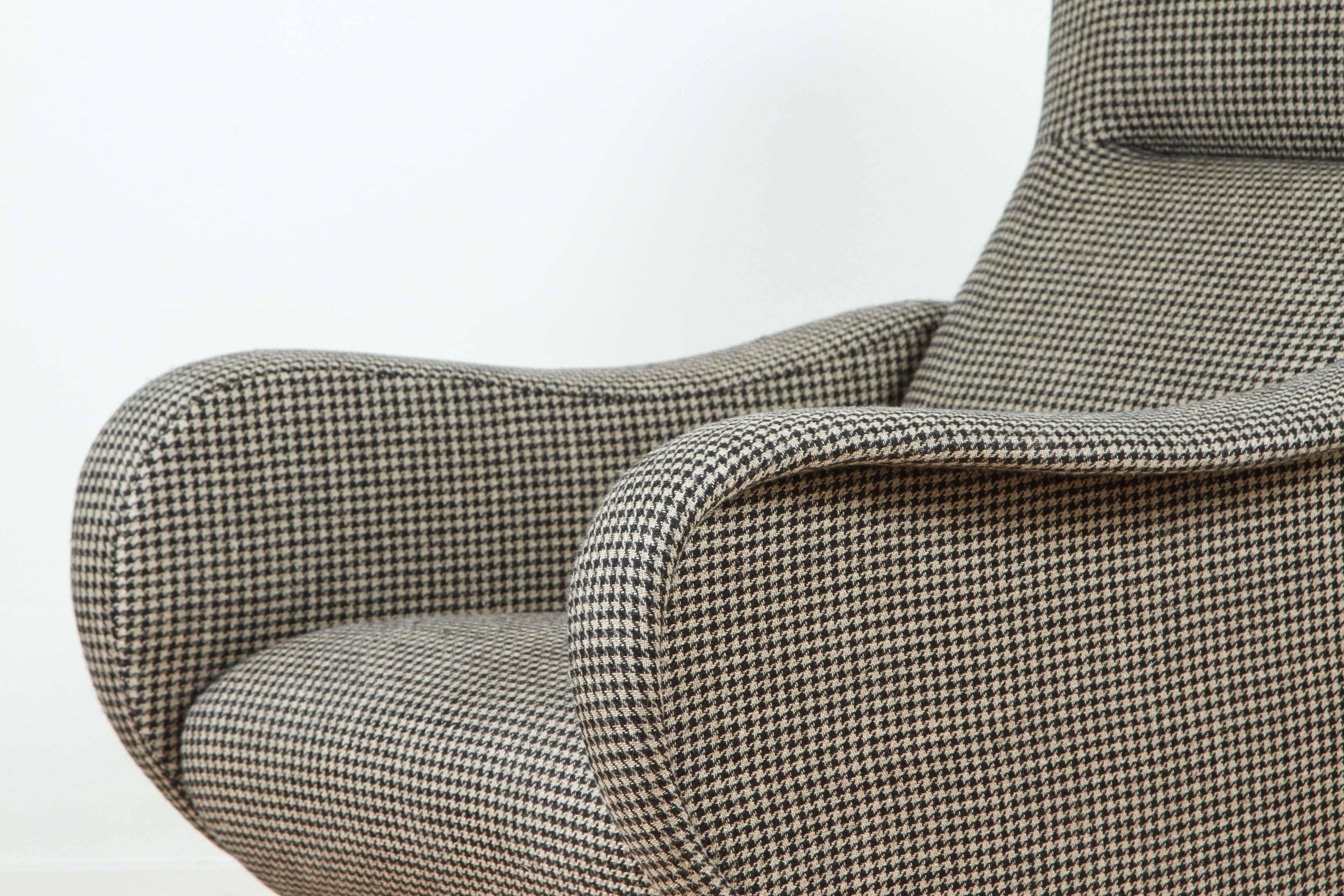 Pair of Italian Lounge Chairs Upholstered in Wool Houndstooth 1