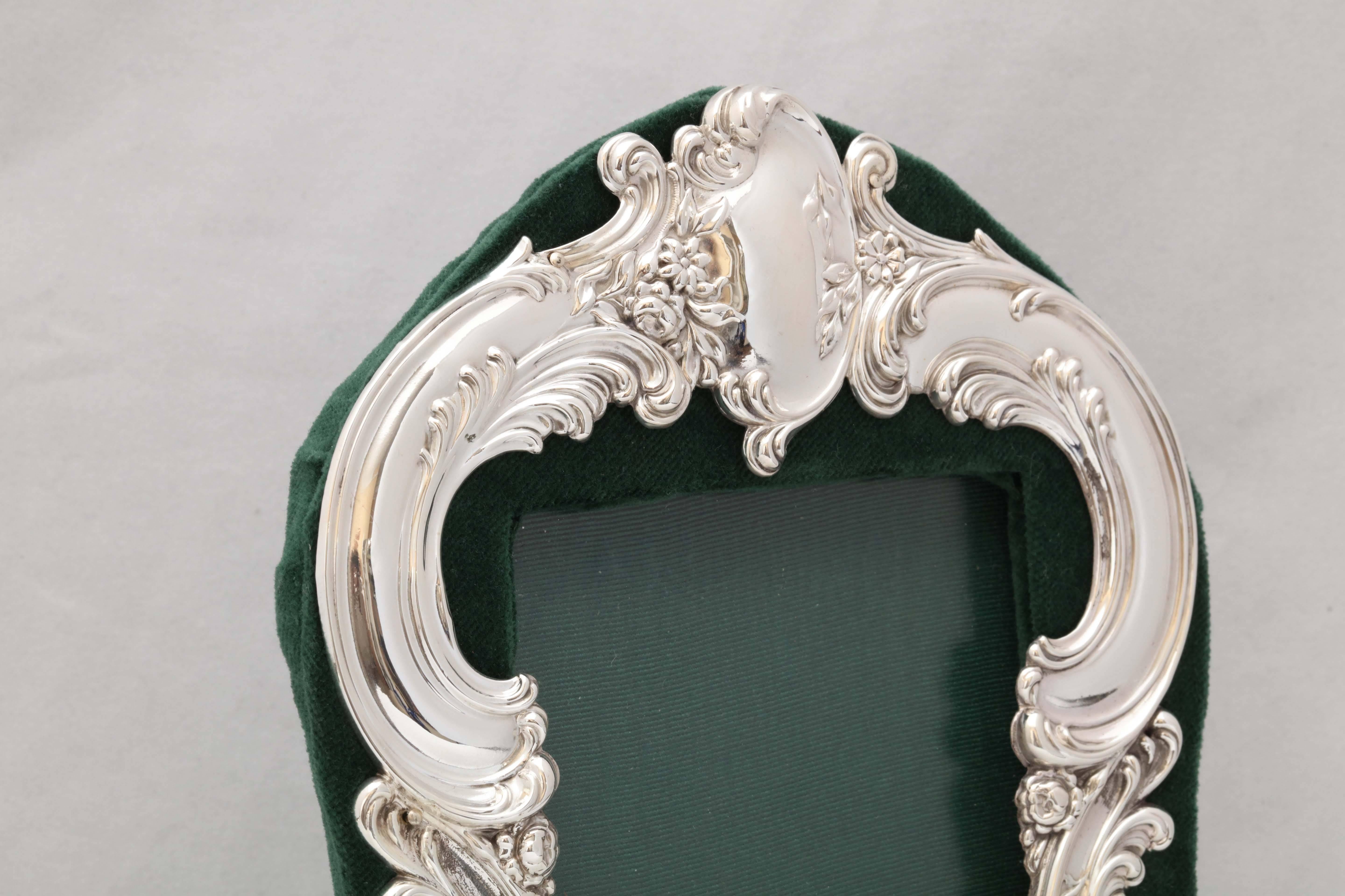 Victorian Sterling Silver Picture Frame In Excellent Condition In New York, NY