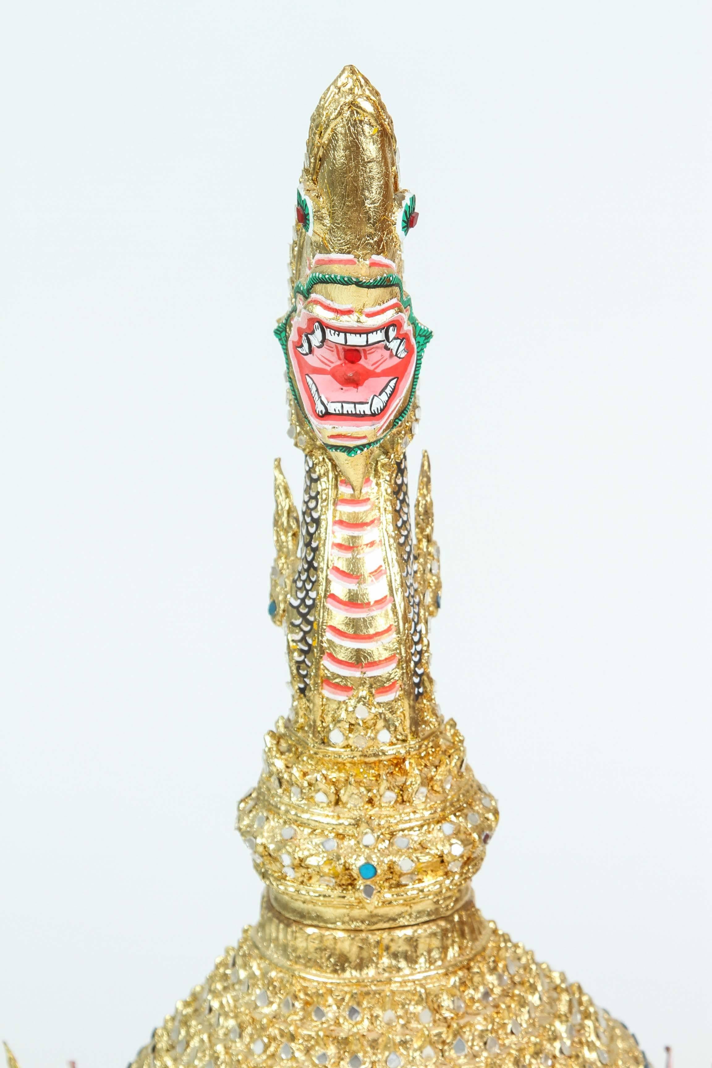 Vergoldete thailändische Demon-Maske-Tänzer-Kopfschmuck Krone (Arts and Crafts) im Angebot