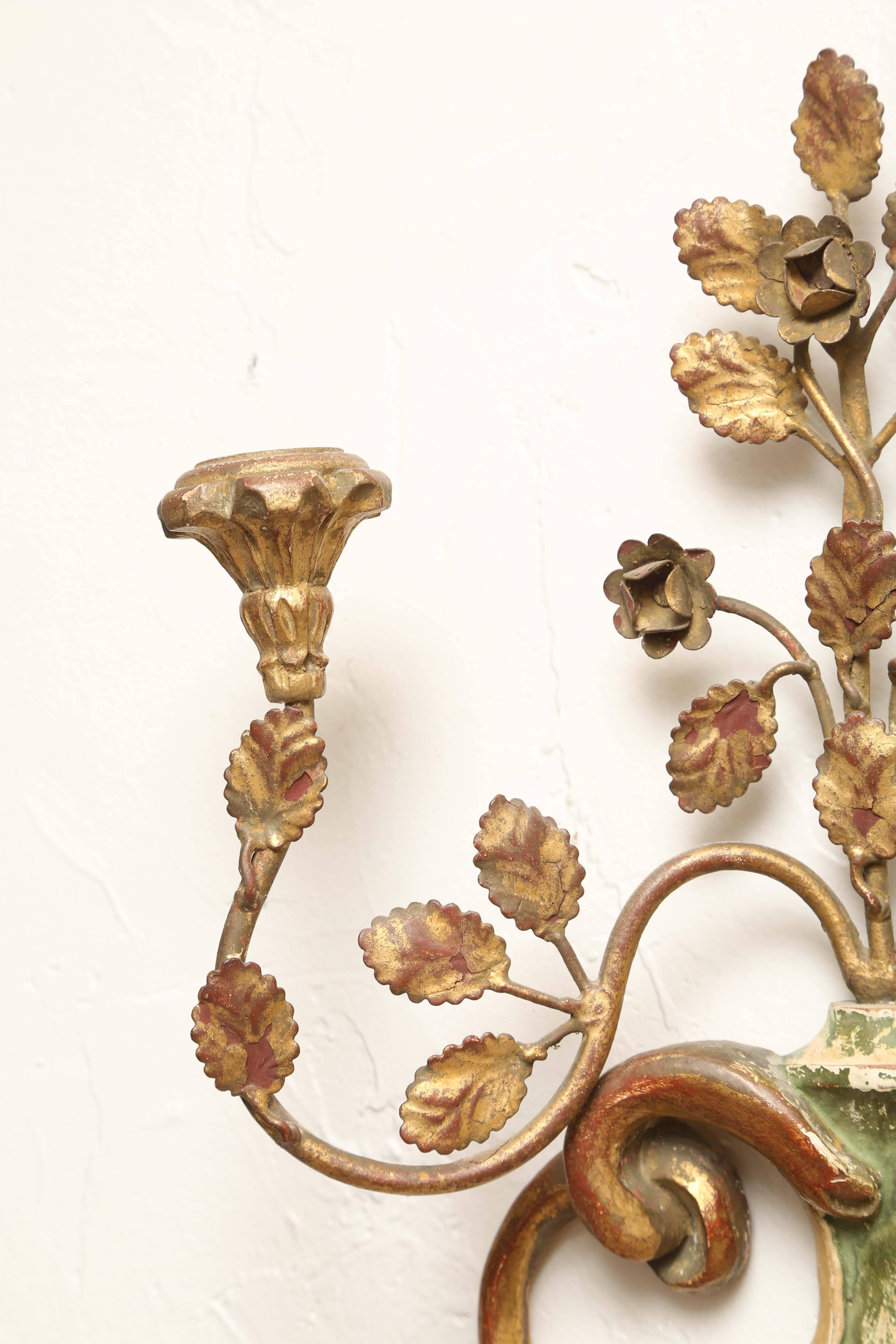 Pair of Palladio Giltwood and Metal Urn Shape Sconces In Good Condition For Sale In West Palm Beach, FL
