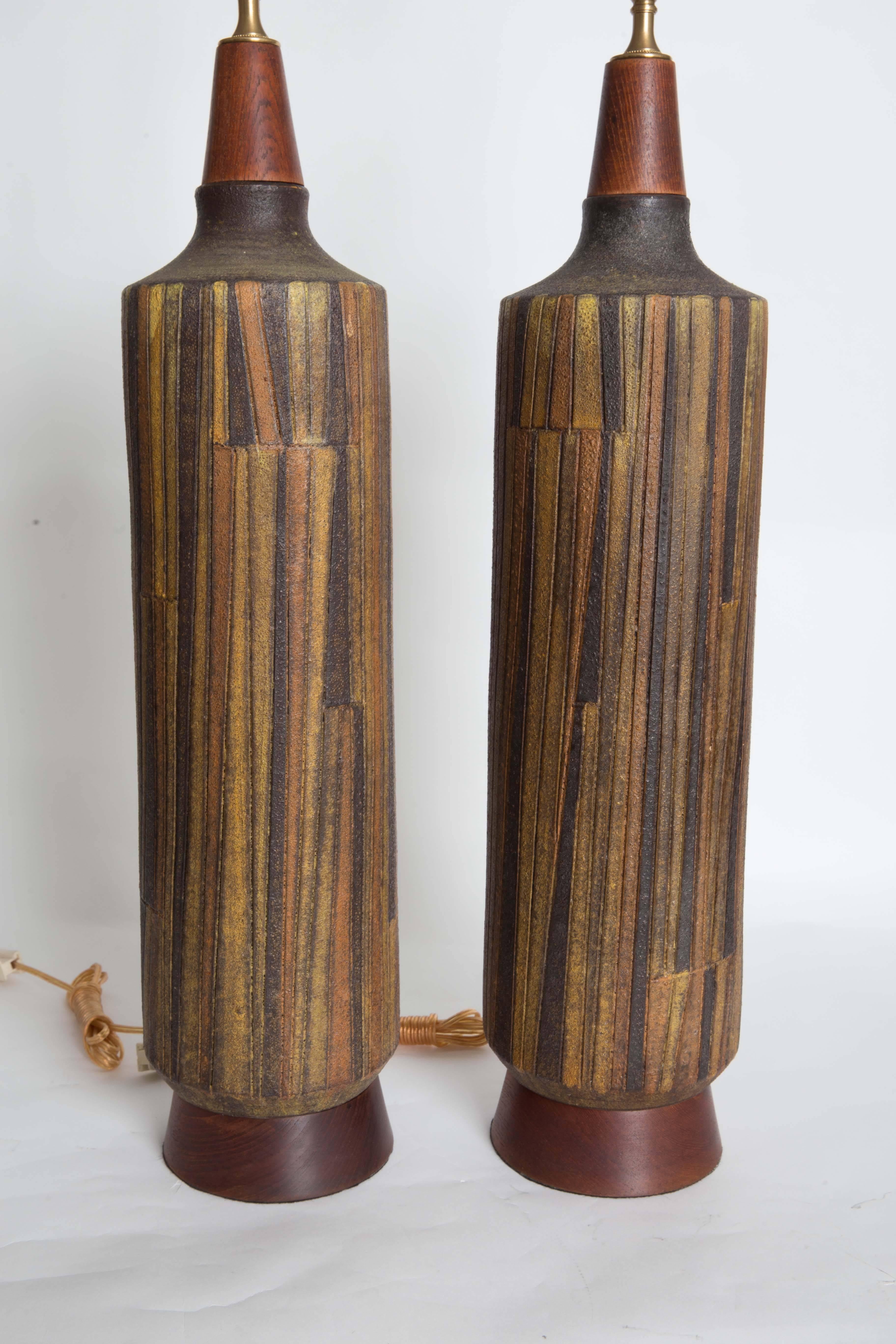 Pair of Columnar Multicolored Ceramic and Wood Lamps by Raymor In Excellent Condition In Bridgehampton, NY