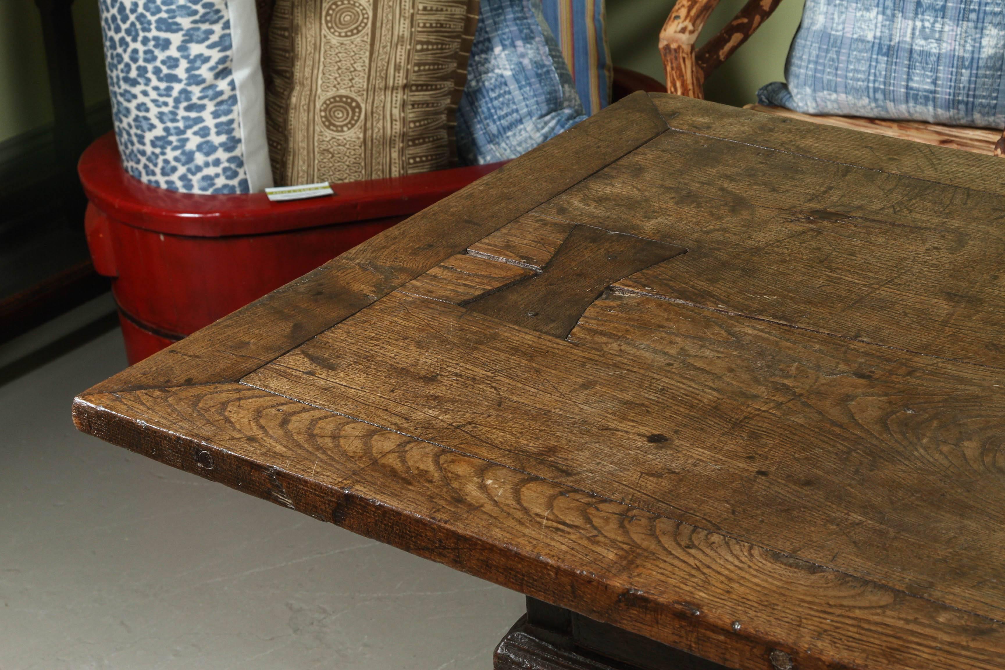 Large Portuguese Oak Table, circa 1700 In Excellent Condition In Los Angeles, CA